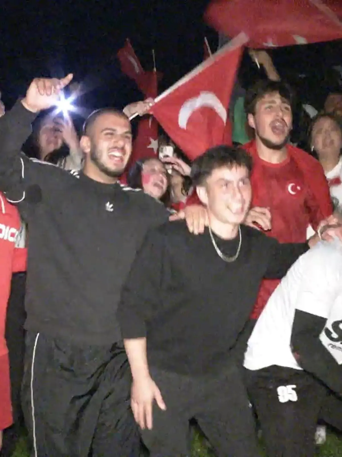 Bild zu: "Ekstase bei Türkei-Fans"