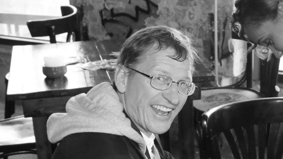 Berliner Star-Fotograf erstochen: Promis zeigen sich ge...