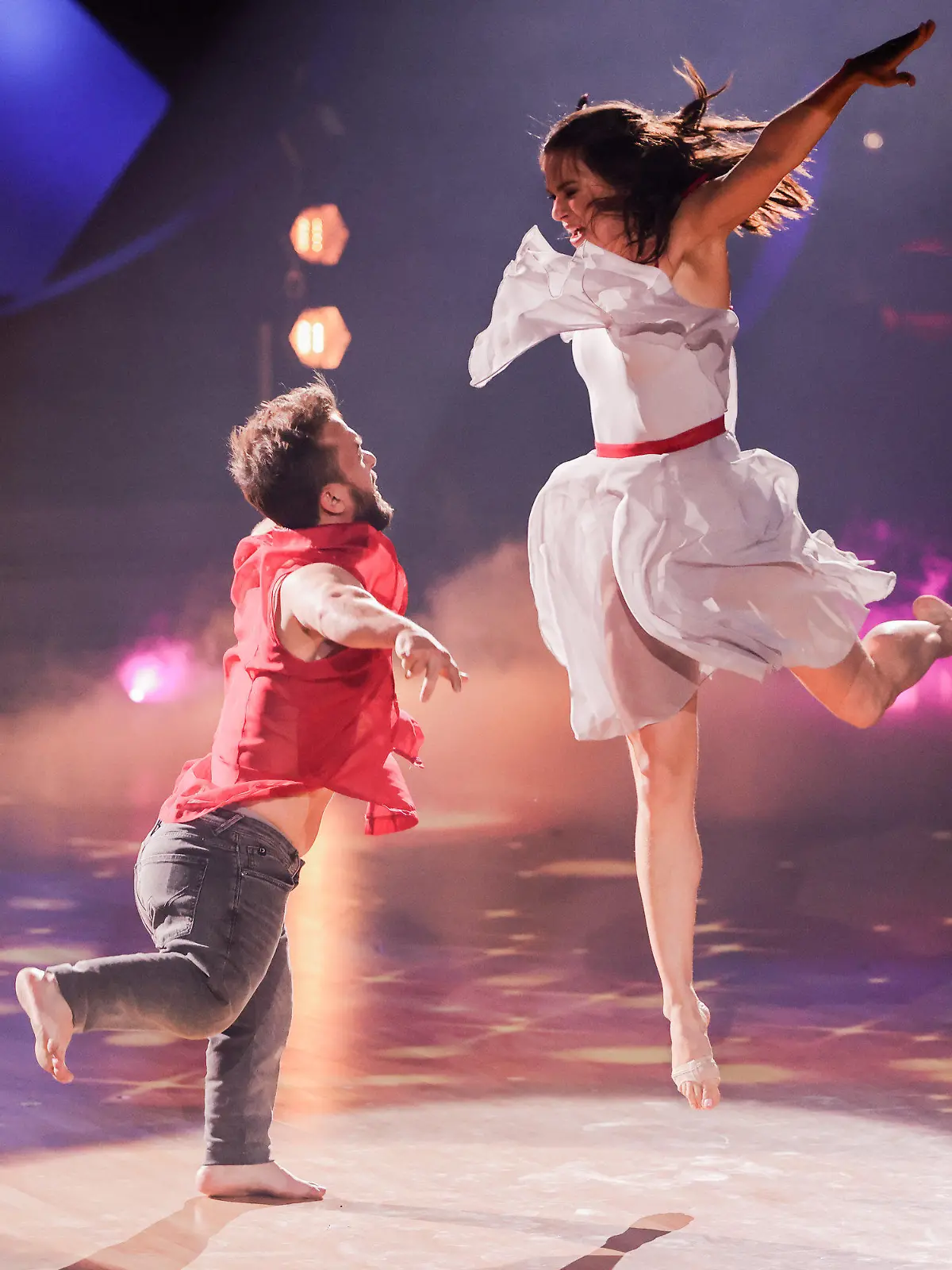 13.05.2022, Nordrhein-Westfalen, Köln: Mathias Mester, Sportler, und Renata Lusin, Profitänzerin, tanzen in der RTL-Tanzshow "Let's Dance" im Coloneum. Foto: Rolf Vennenbernd/dpa +++ dpa-Bildfunk +++