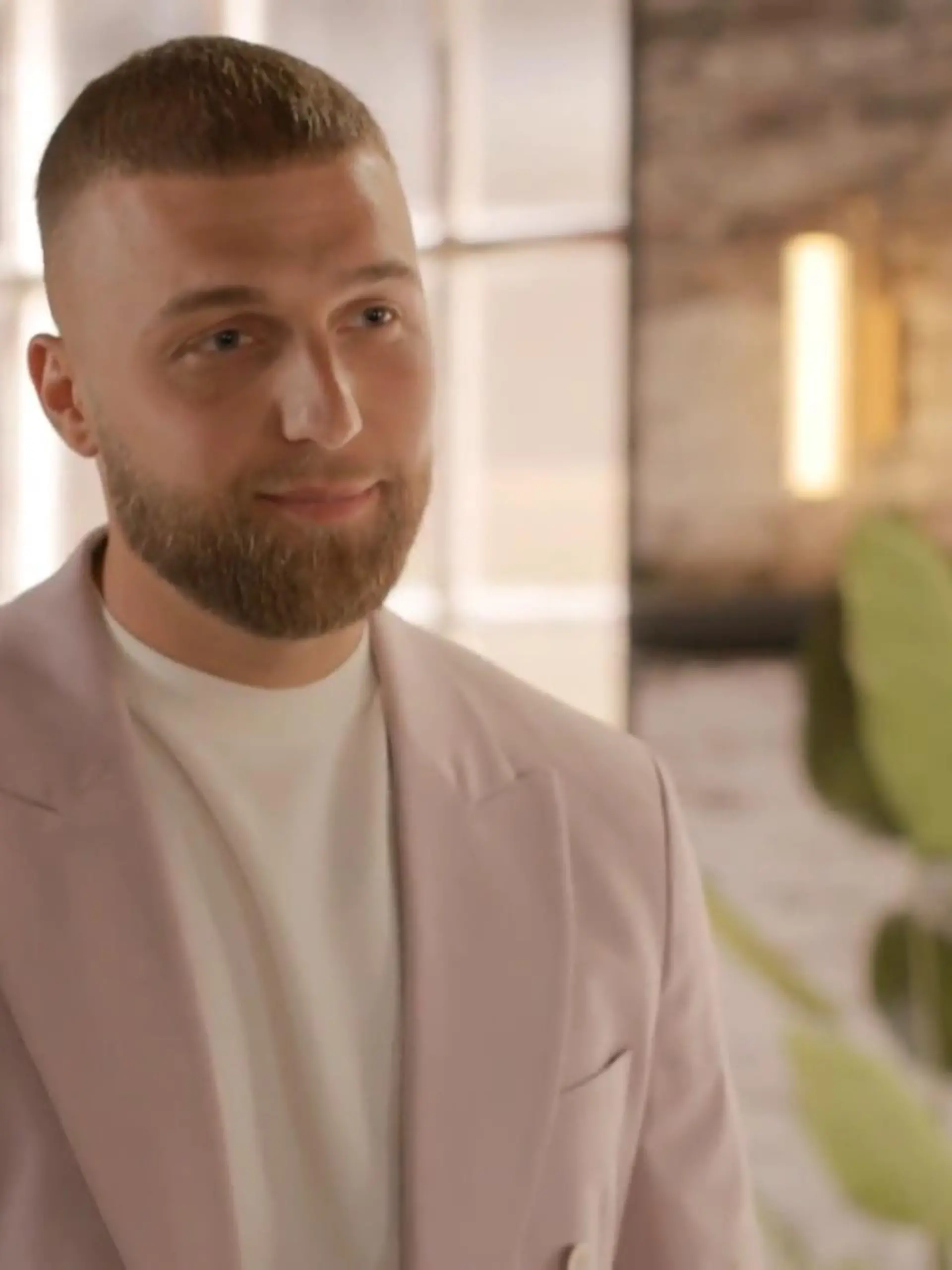 Filip Pavlović ist als Lars zurück bei AWZ.