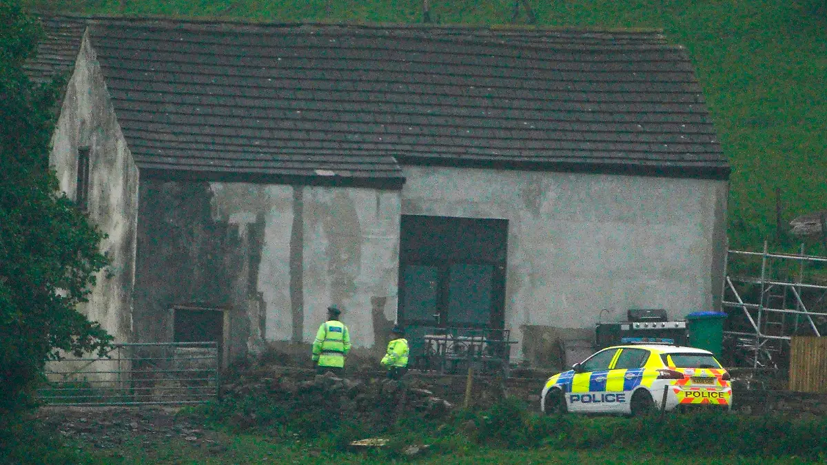 Milnrow dog attack. Police at a building in Milnrow, Rochdale after a three-year-old boy died after a suspected dog attack. Picture date: Monday May 16, 2022. Officers were called at about 1.15pm on Sunday by the North West Ambulance Service after reports a child had been injured at Carr Lane. Photo credit should read: Peter Byrne/PA Wire URN:66919099