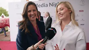 Luna Schweiger, hast du deine Hose vergessen? Plötzlich schreitet Mama Dana ein!