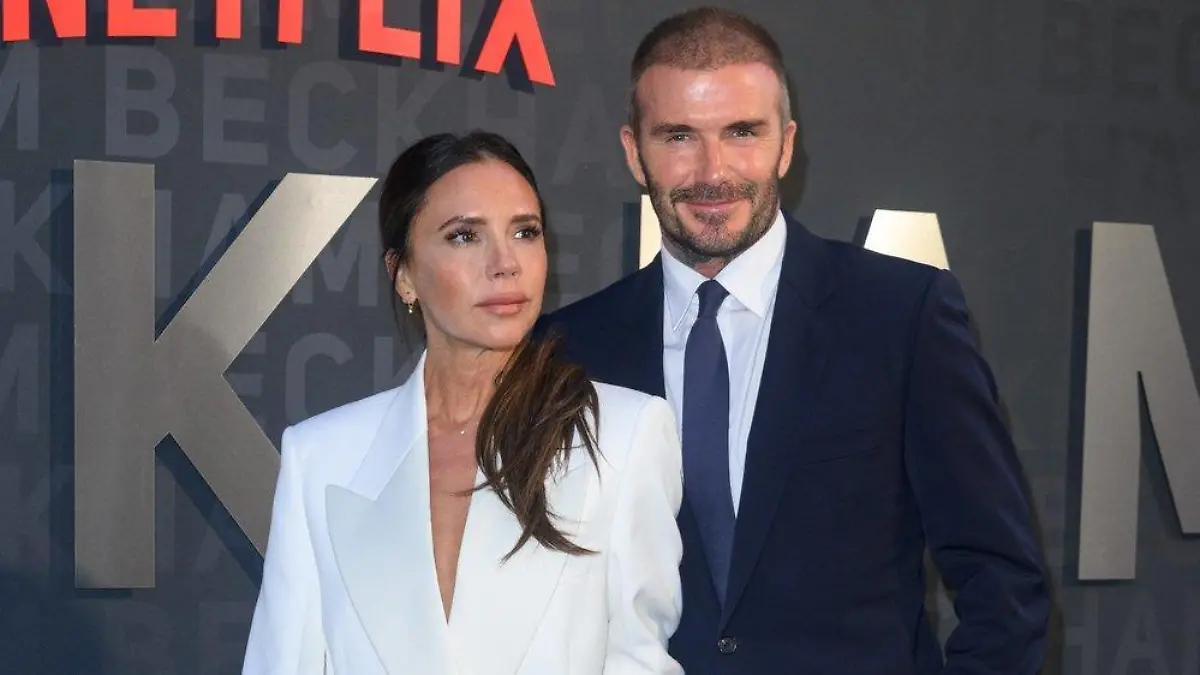 Victoria und David Beckham feiern Silberhochzeit in ikonischen Outfits