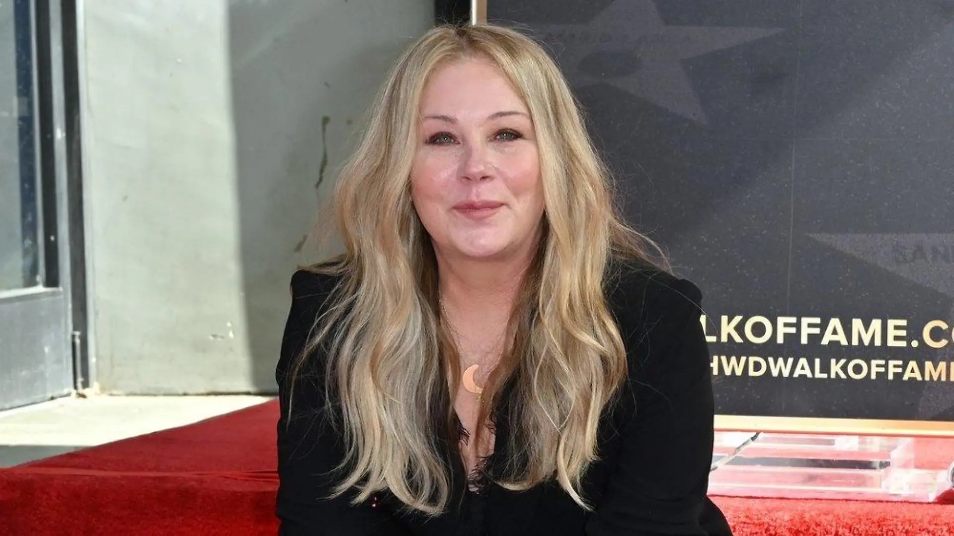 MS-kranke Christina Applegate spricht über Probleme unter der Dusche