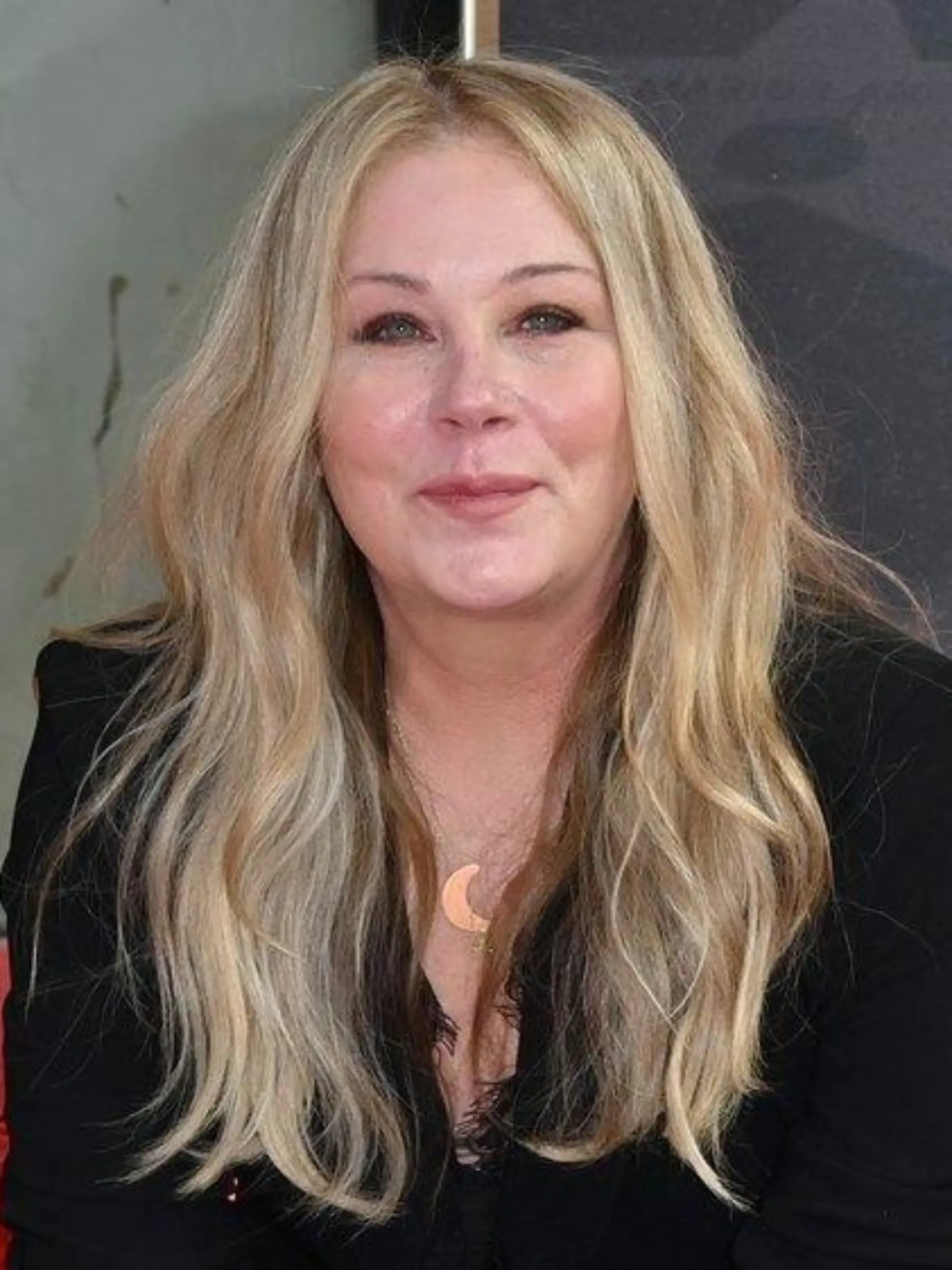MS-kranke Christina Applegate spricht über Probleme unter der Dusche