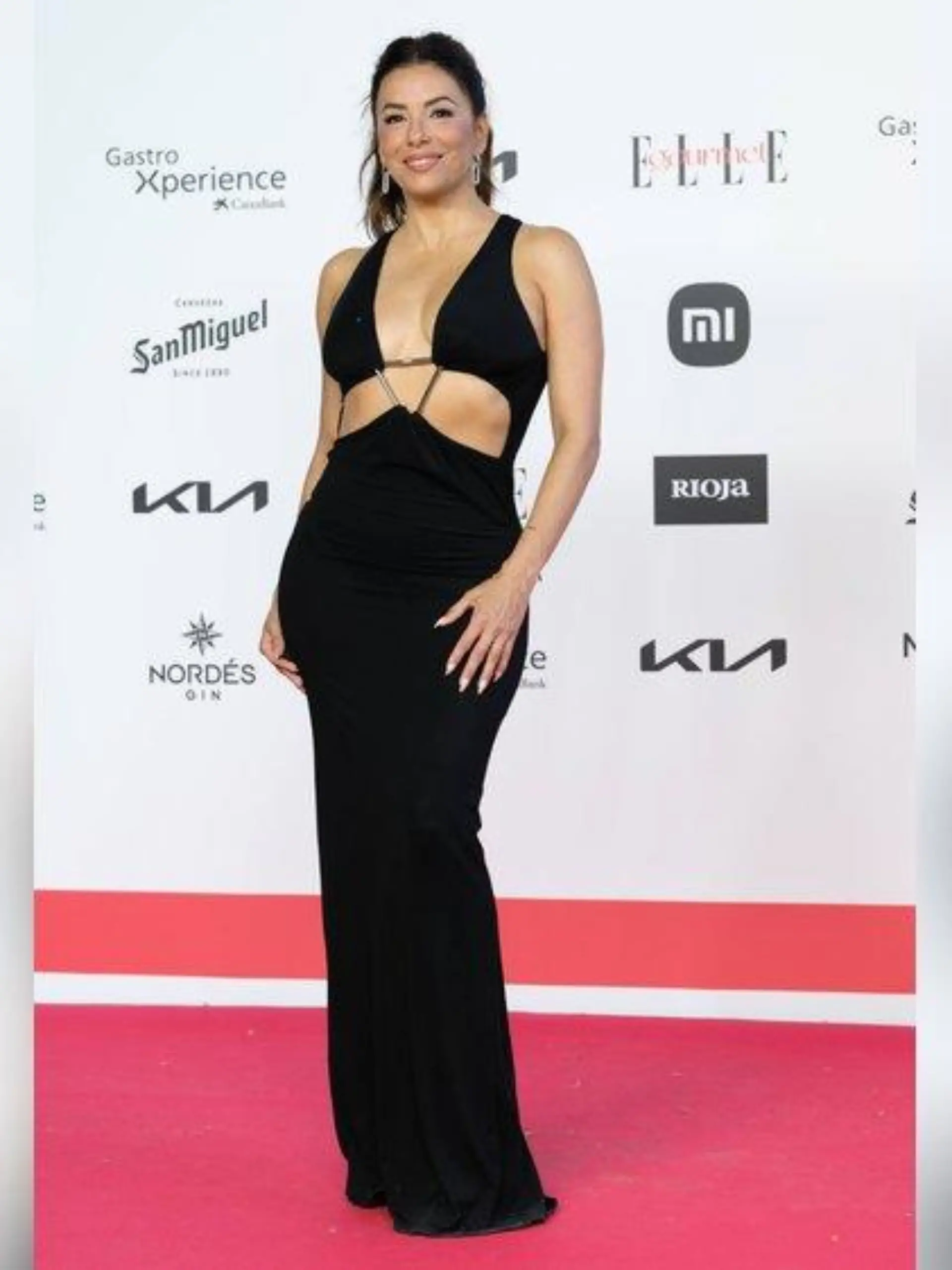 Eva Longoria zeigt im gewagten Cut-Out-Kleid viel nackte Haut