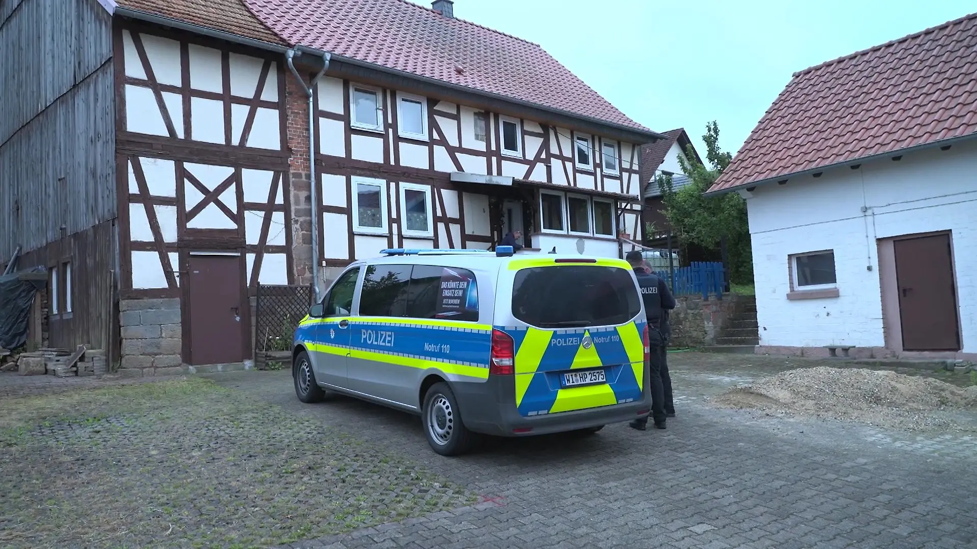 Zwei Vermieter eines Hauses in Lauterbach (Vogelsbergkreis) sollen eine 55 Jahre alte Frau getötet haben.