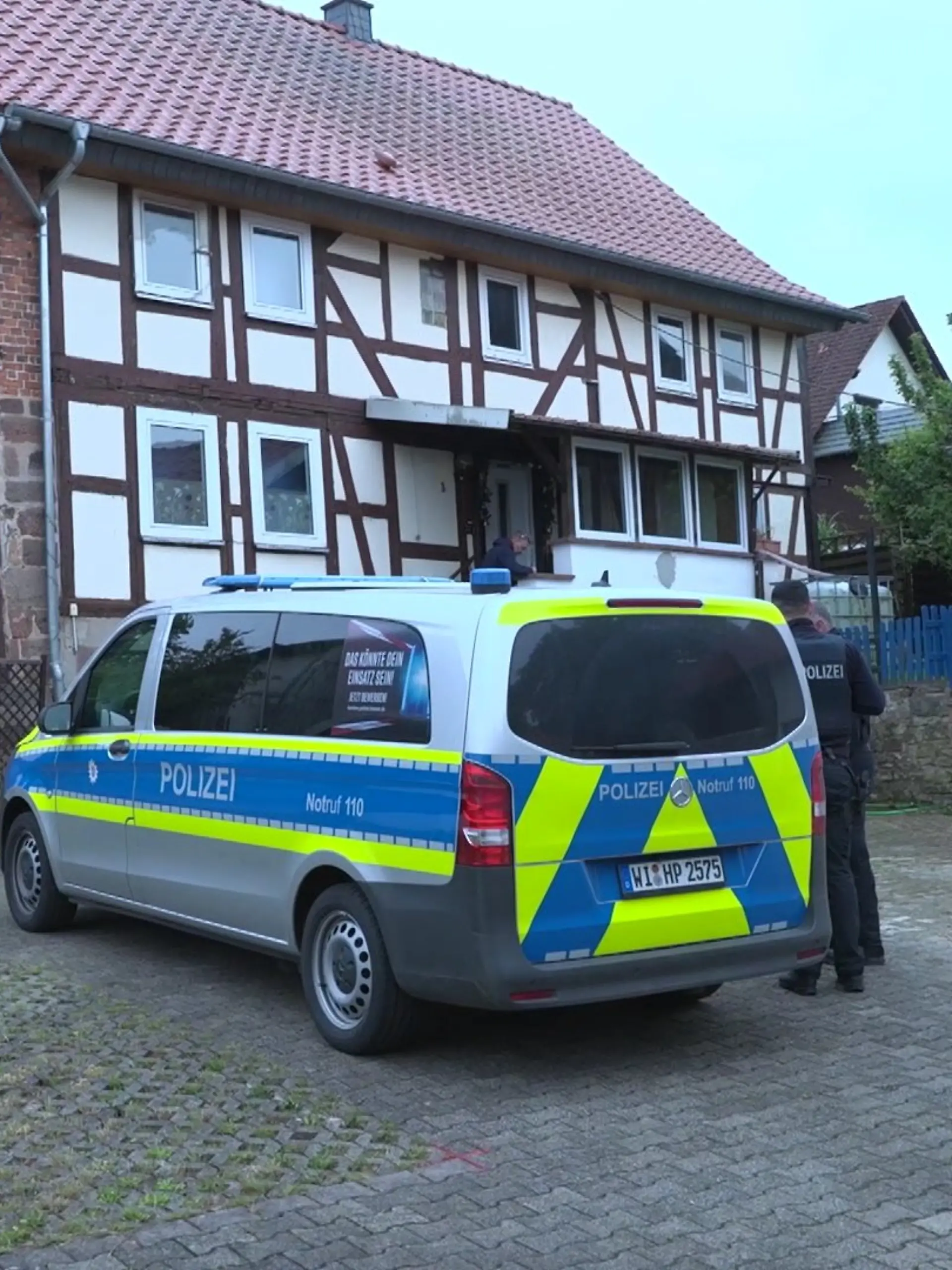Zwei Vermieter eines Hauses in Lauterbach (Vogelsbergkreis) sollen eine 55 Jahre alte Frau getötet haben. 