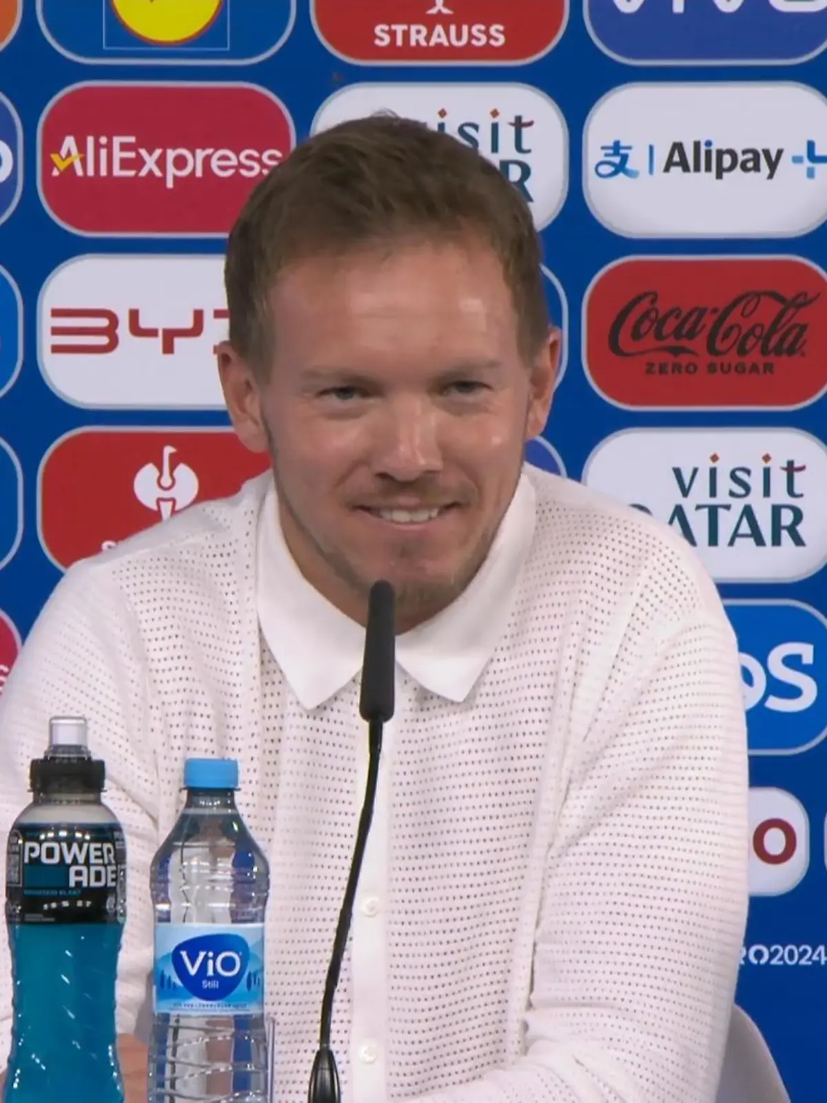 Bild zu: "Nagelsmann witzelt über Andrich-Frisur"