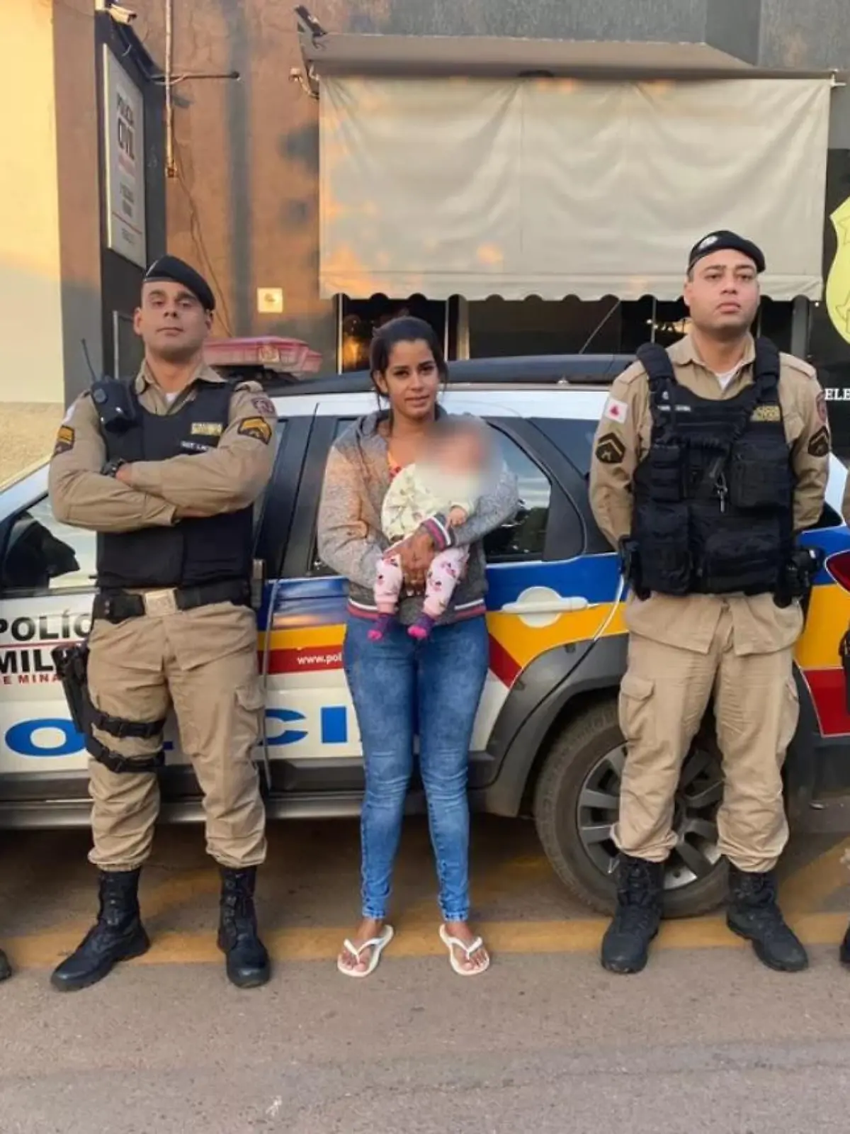 Die Militärpolizei brachte Daniele Oliveira ihr Kind unversehrt zurück.