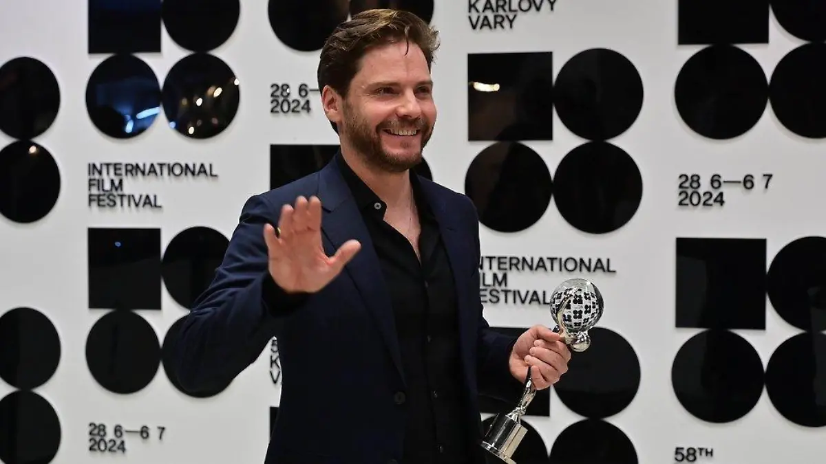 Daniel Brühl schwärmt über Ehrenpreis: "Schöner als der Oscar"