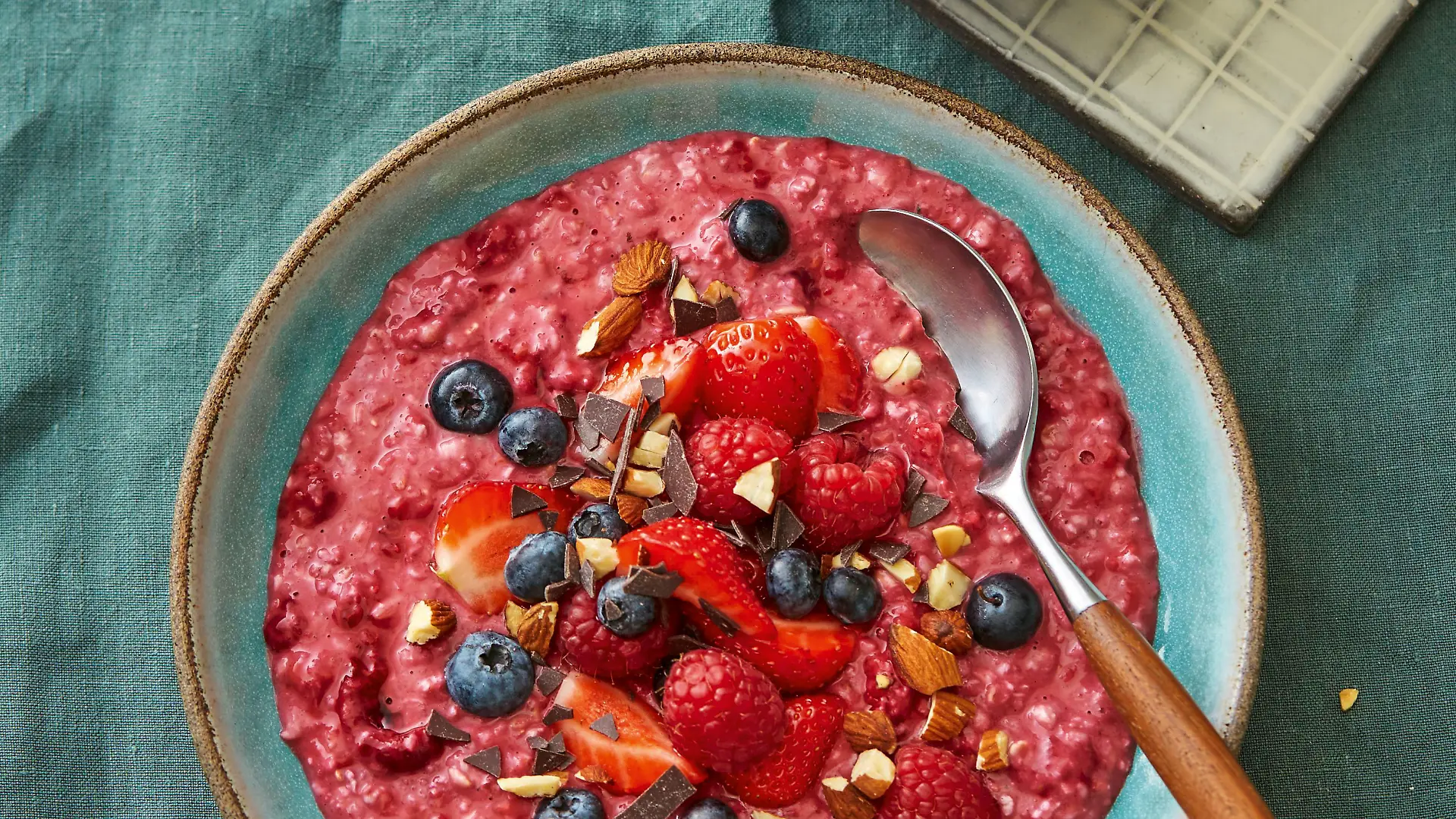 Coole Farbe: Beeren-Porridge von Philipp Lahm