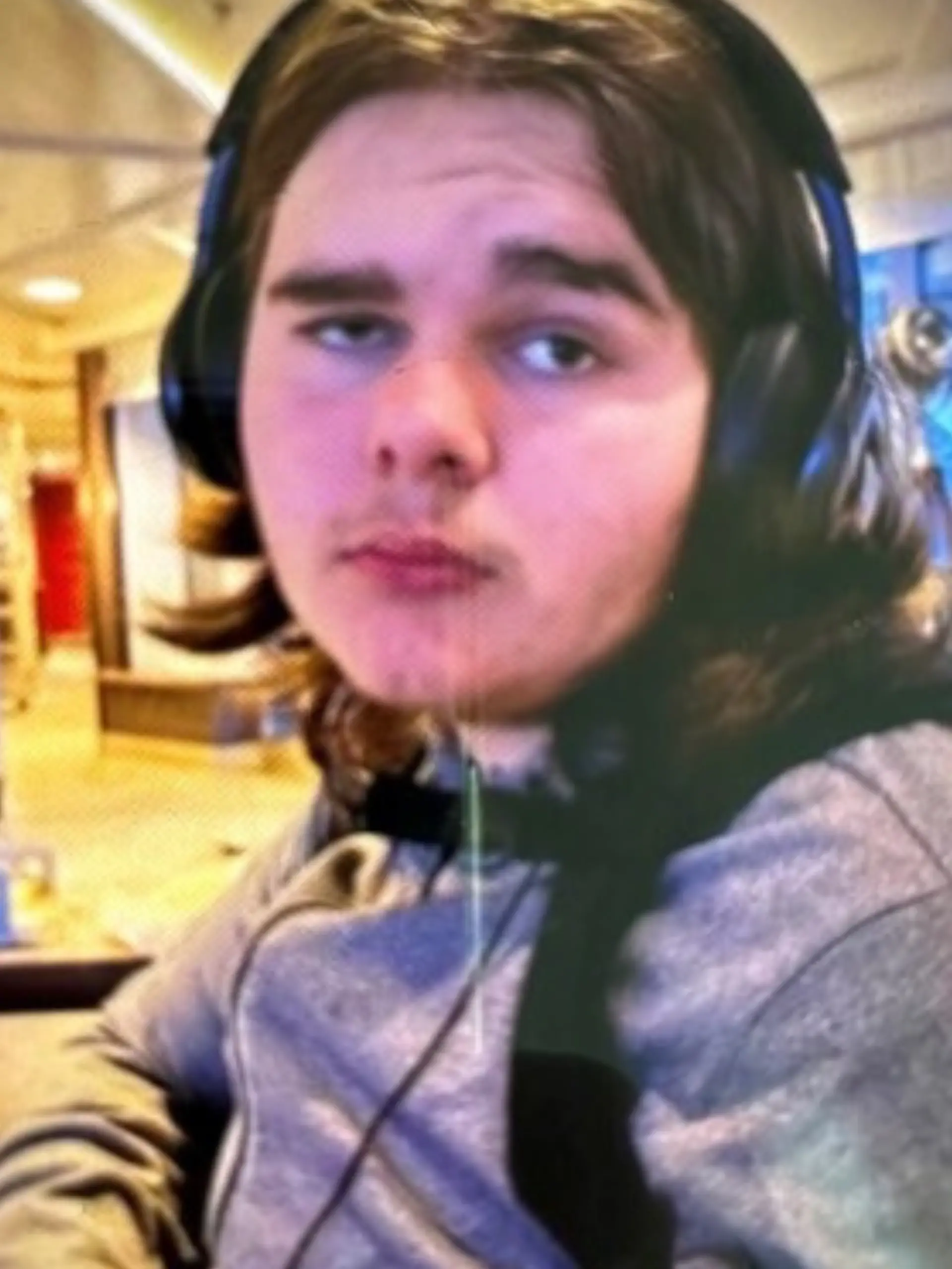 Seit dem Donnerstagvormittag des 04.07.2024 sucht die Polizei in 
Rostock nach einem 14-jährigen Jungen aus den USA.