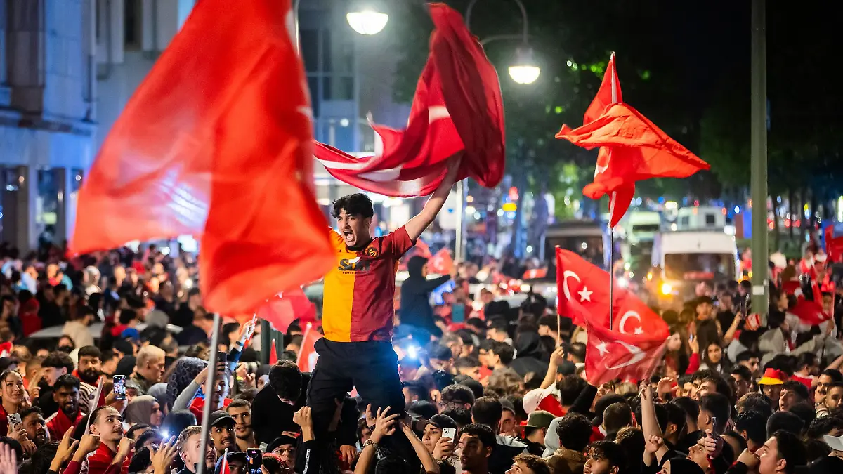Türkische Fans feiern in Berlin.