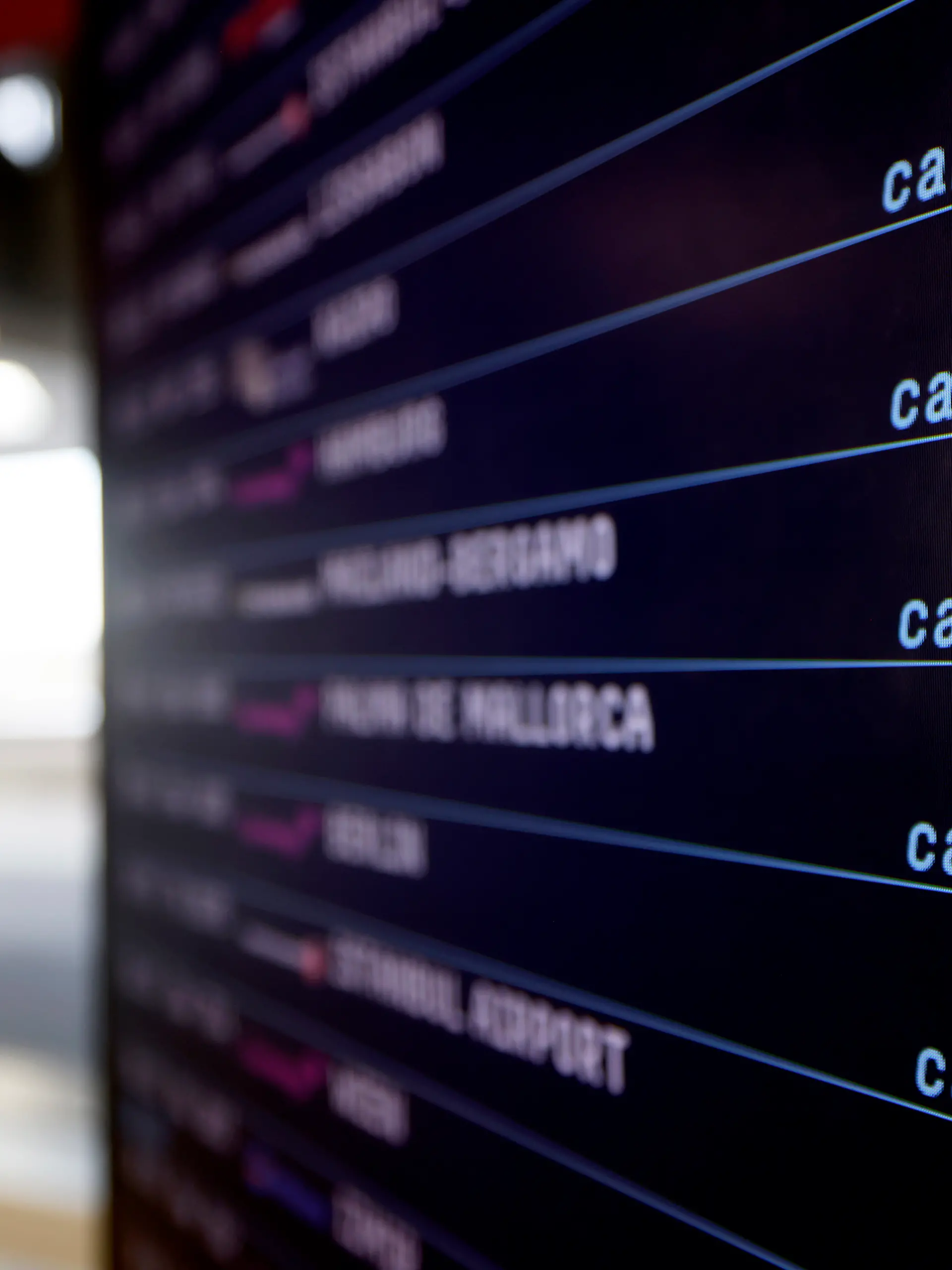 Am Flughafen Köln/Bonn werden viele Flüge annulliert oder umgeleitet. Die Gewerkschaft Verdi hat die Belegschaften der privaten Sicherheitsunternehmen an elf Flughäfen zu einem ganztägigen Warnstreik aufgerufen. (Themenbild, Symbolbild) Köln, 01.02.2024