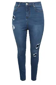 Röhrenstretchjeans im geflickten Look