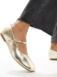 Stradivarius – Schlichte Ballerinas in Gold