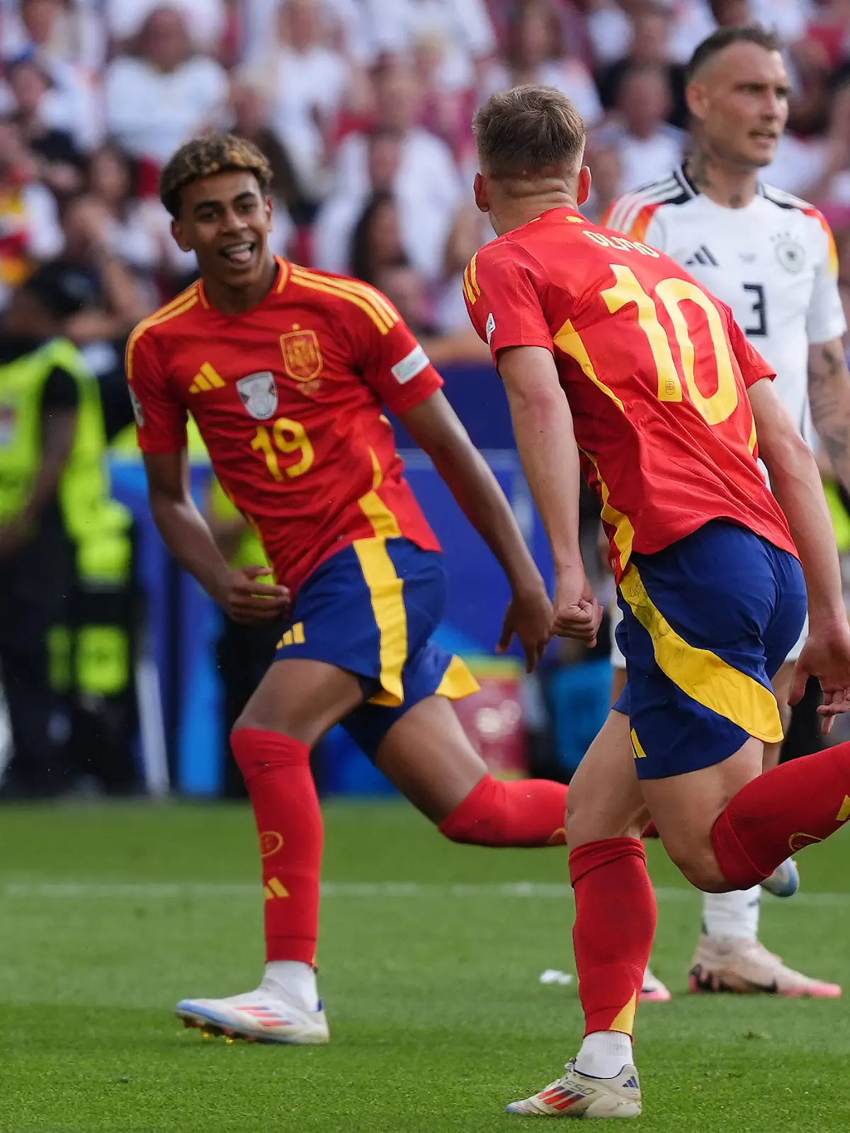 Lamine Yamal und Dani Olmo