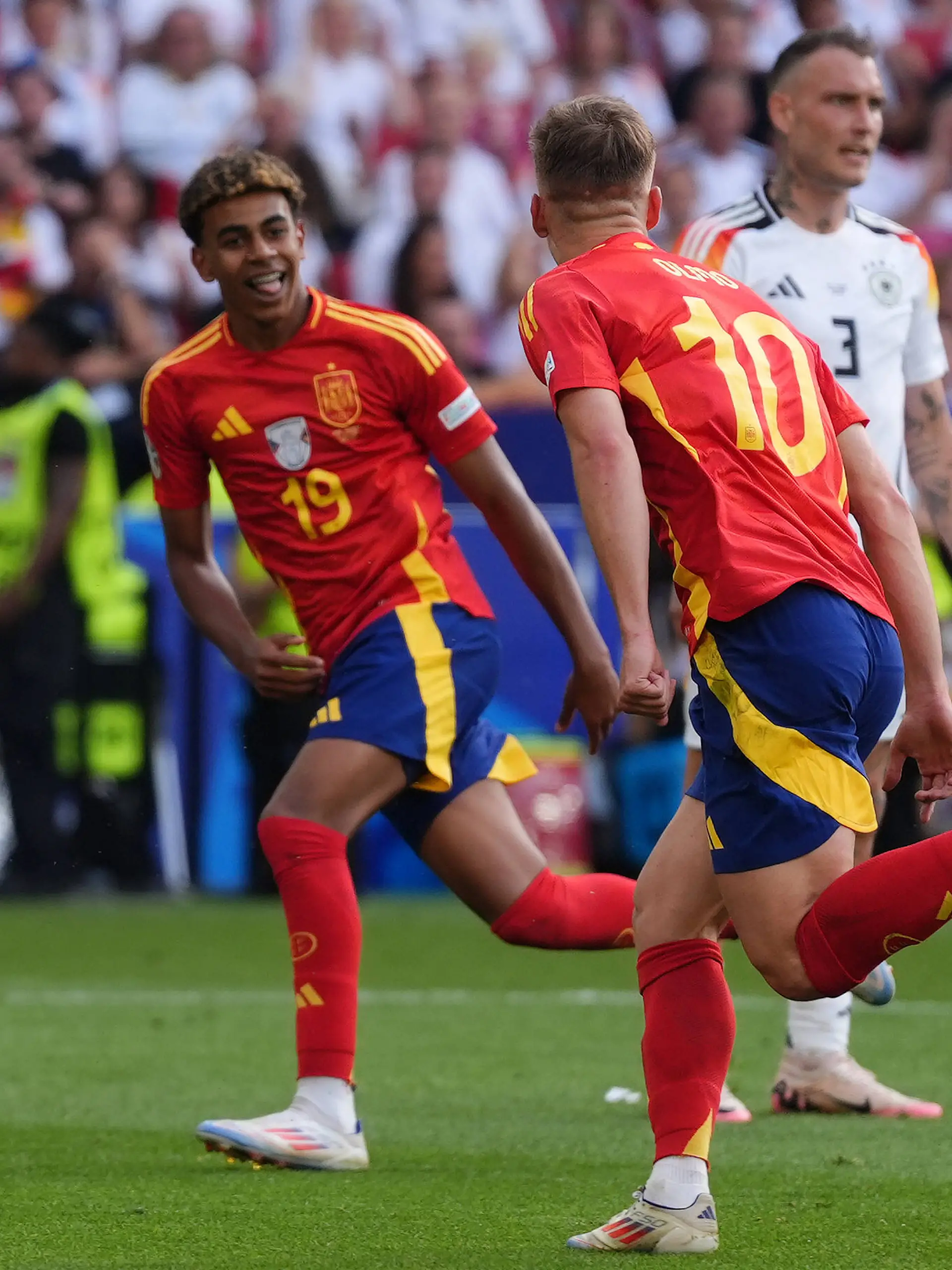 Lamine Yamal und Dani Olmo