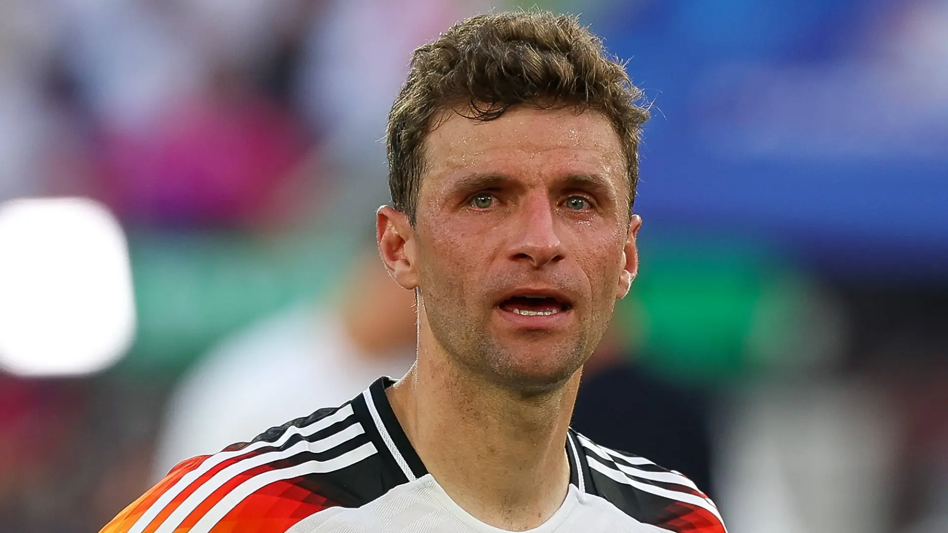 Thomas Müller ist nach der bitteren Niederlage gegen Spanien sichtlich enttäuscht.