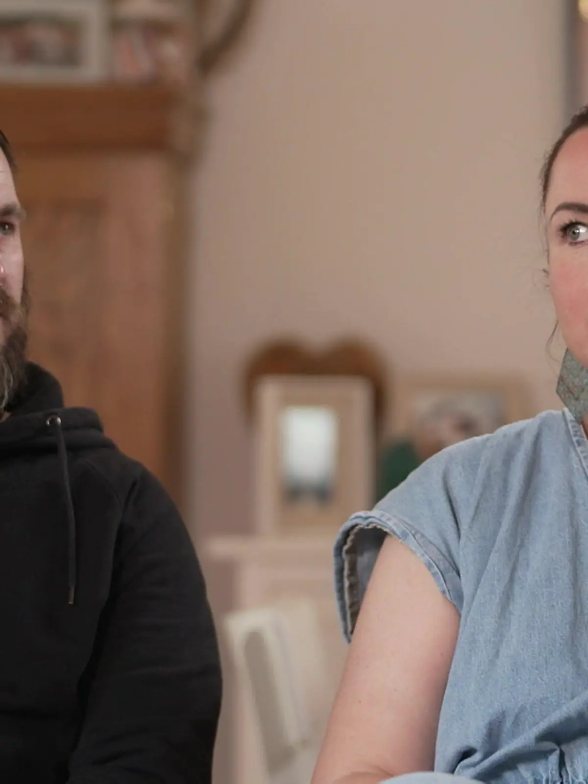 Tina und Sebastian sprechen über ihren Kinderwunsch. 