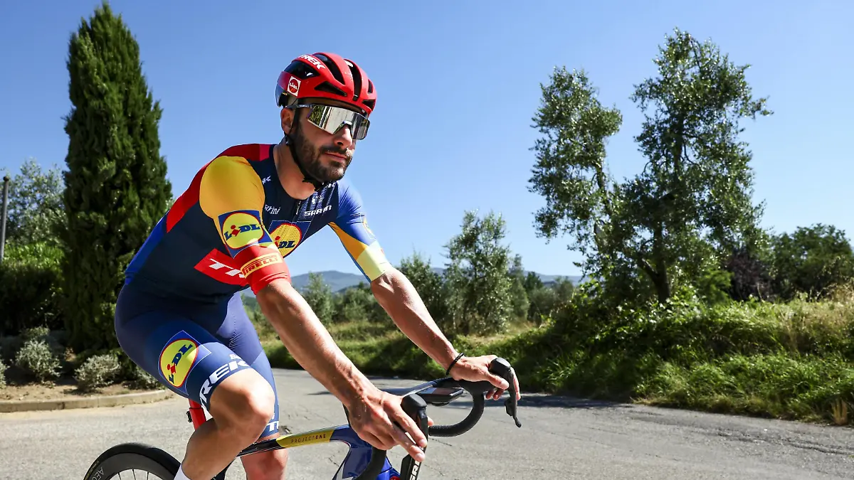 French Julien Bernard of Lidl-Trek pictured in action during preparations ahead of the 2024 Tour de France cycling race, Friday 28 June 2024, in Florence, Italy. The 111th edition of the Tour de France starts on Saturday 29 June in Florence, Italy, and will finish in Nice, France on 21 July. DAVIDxPINTENS PUBLICATIONxNOTxINxBELxFRAxNED x95415057x