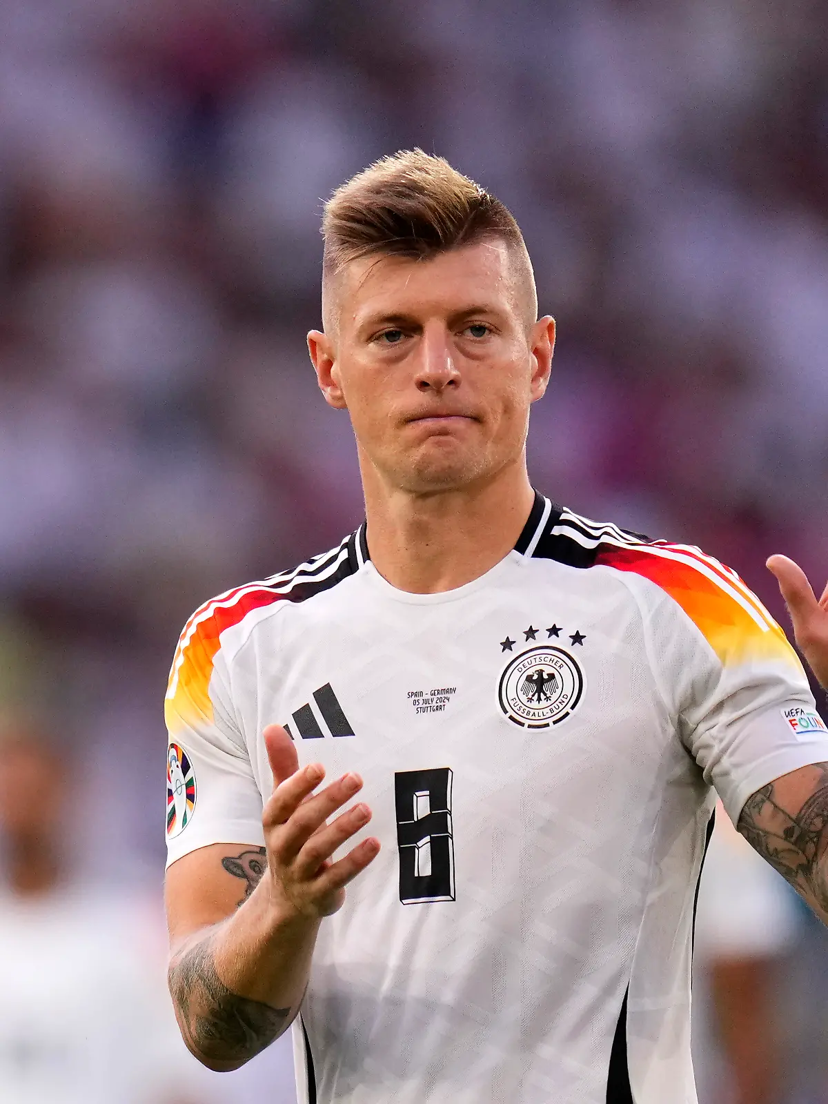 Sein letzter Auftritt auf der großen Fußballbühne: Toni Kroos verlässt nach dem EM-Viertelfinalspiel zwischen Deutschland und Spanien den Platz