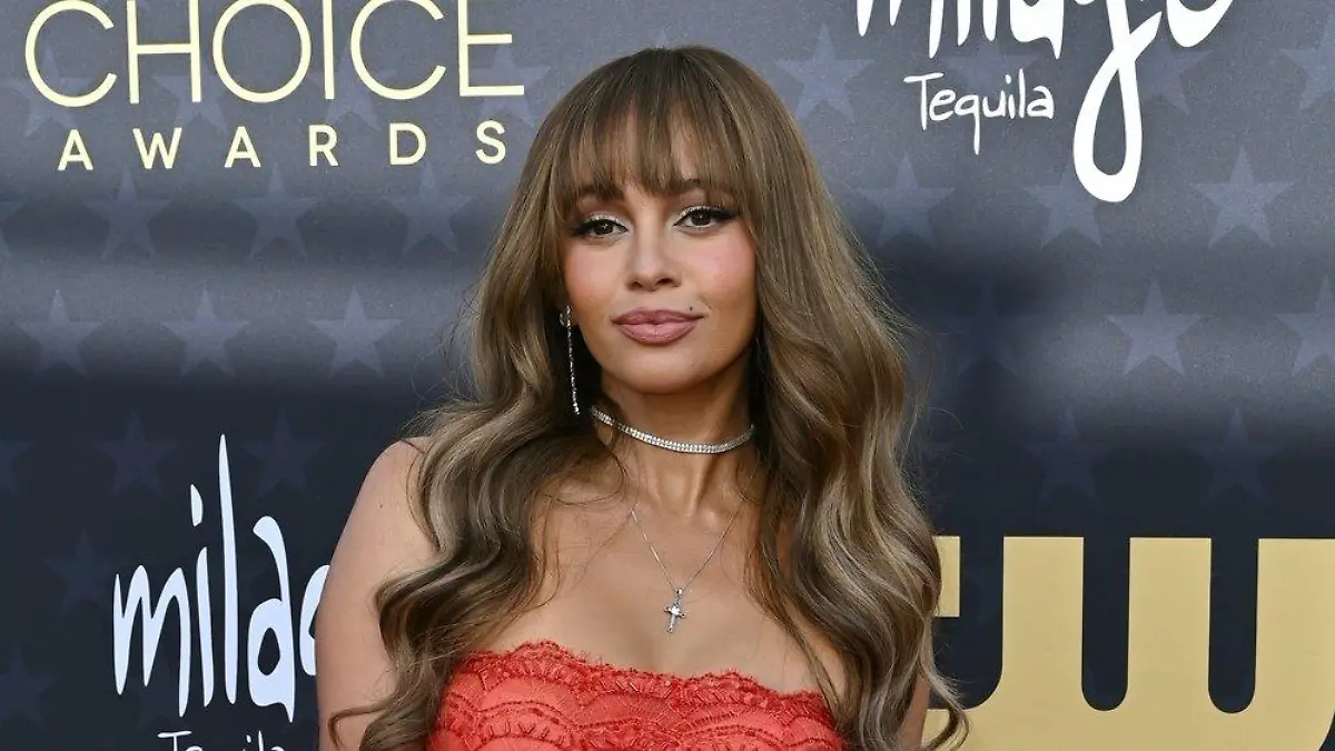 Hochschwanger: Serien-Star Vanessa Morgan überrascht mit Babybauch
