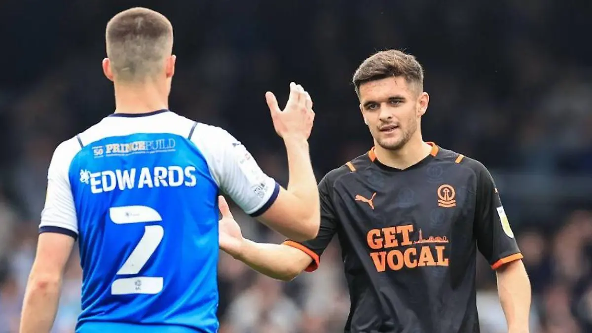 Jake Daniels hat sich als einer der ersten Fußball-Profis geoutet.
