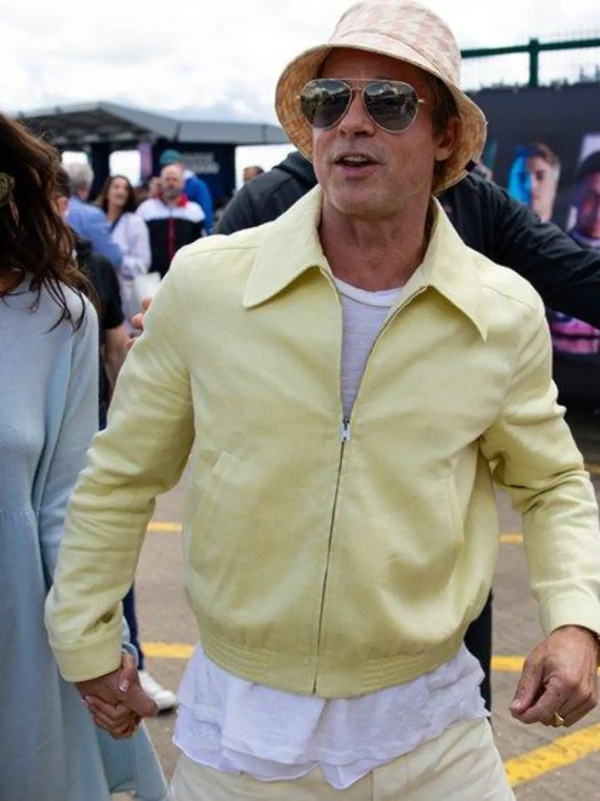 Seltene Bilder: Brad Pitt zeigt sich Hand in Hand mit seiner Freundin