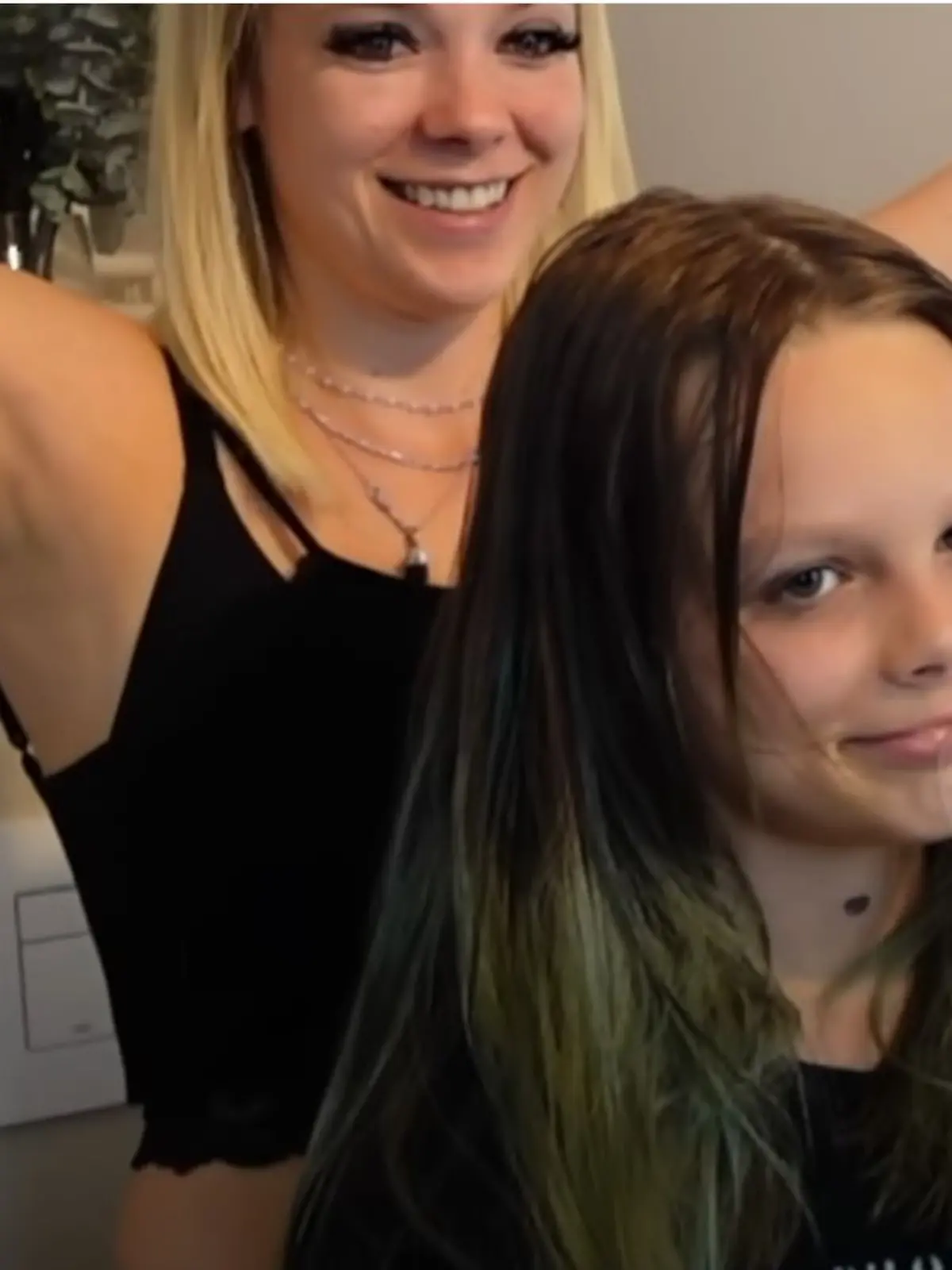 Miley Wünsche präsentiert neue Haarfarbe - grün!