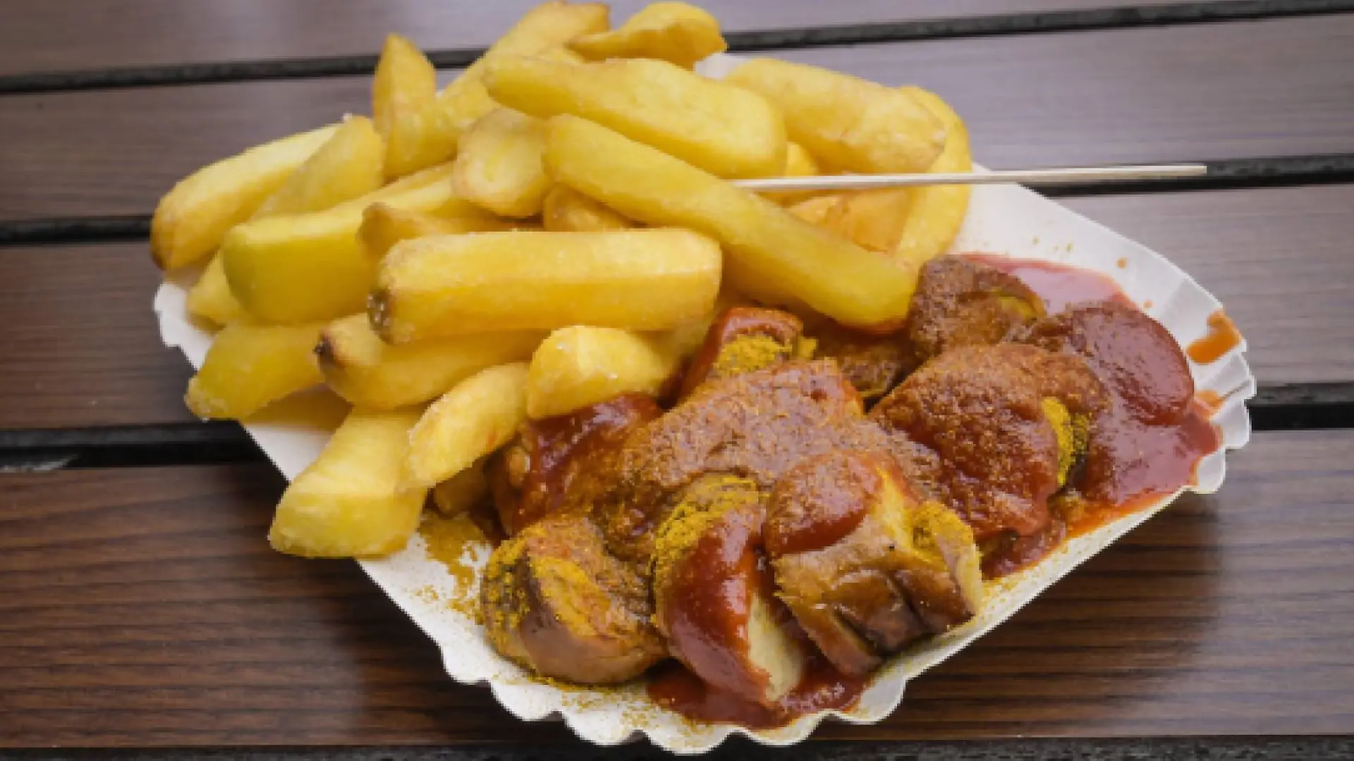 Vor rund 15 Jahren gab es eine Portion Currywurst Pommes noch für gerade einmal 2,50 Euro.