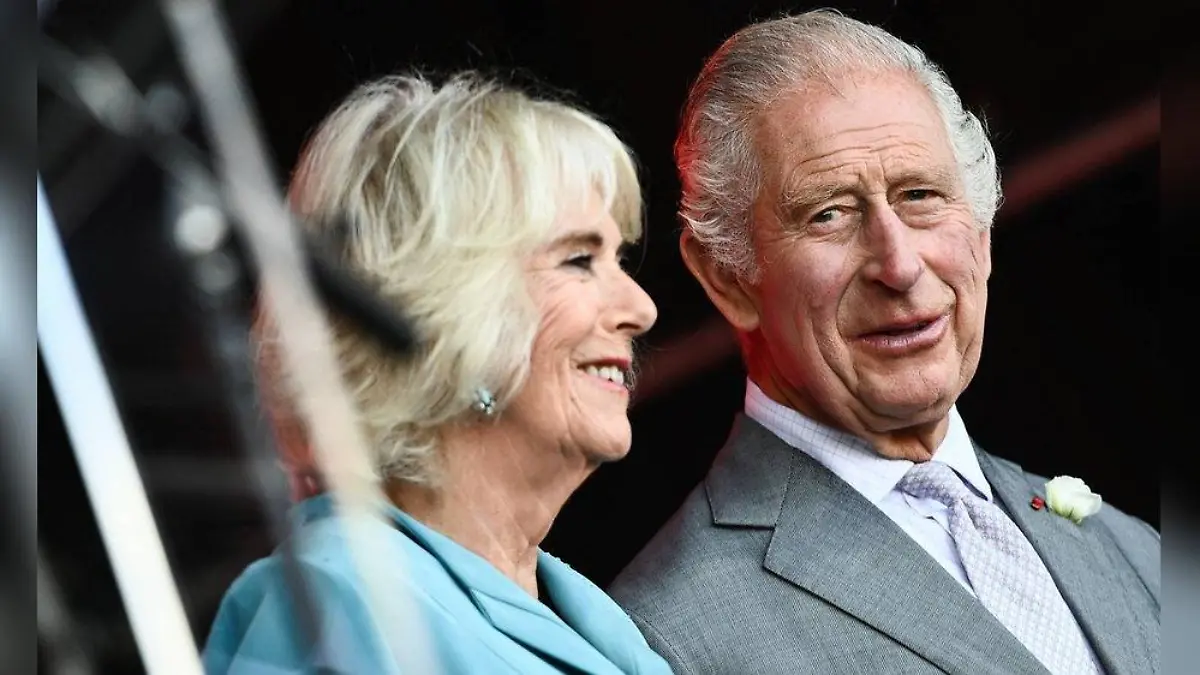 Zum 25. Geburtstag: Charles und Camilla beehren walisisches Parlament