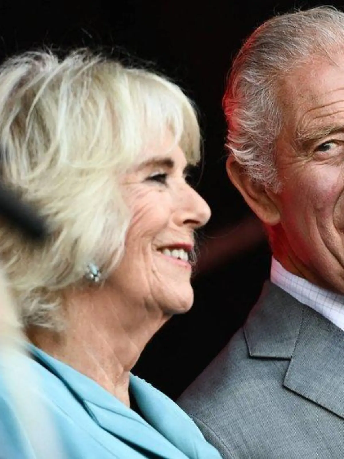 Zum 25. Geburtstag: Charles und Camilla beehren walisisches Parlament