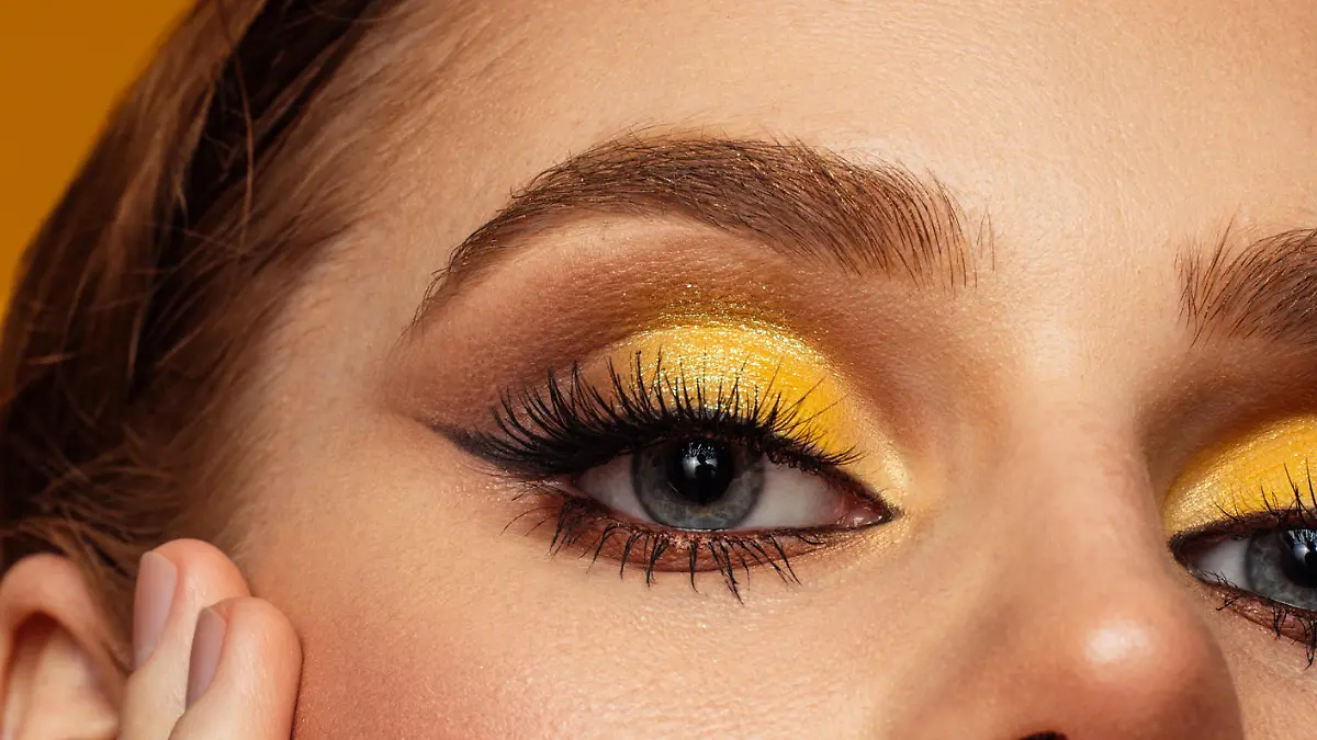 Beautiful woman with bright make-up