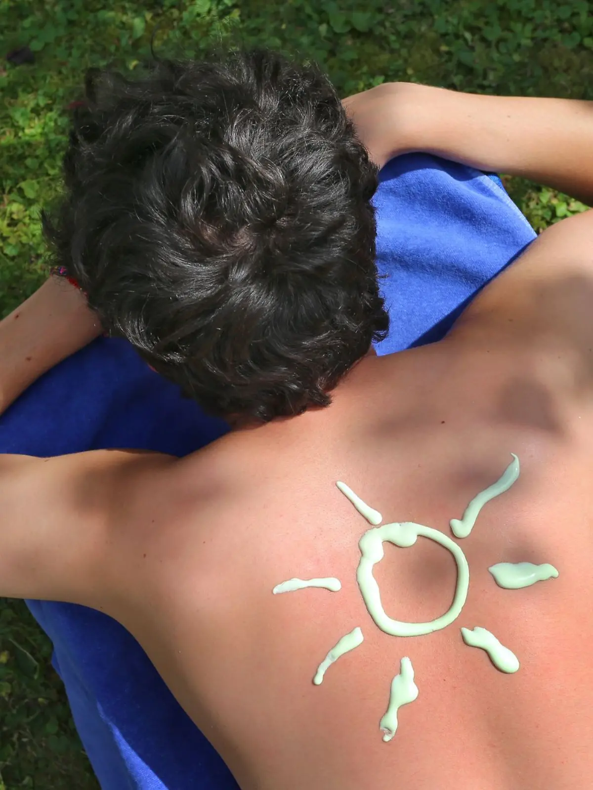 Bild zu: "Sonnencreme im Öko-Test! Dieses Drogerie-Produkt macht das Rennen"
