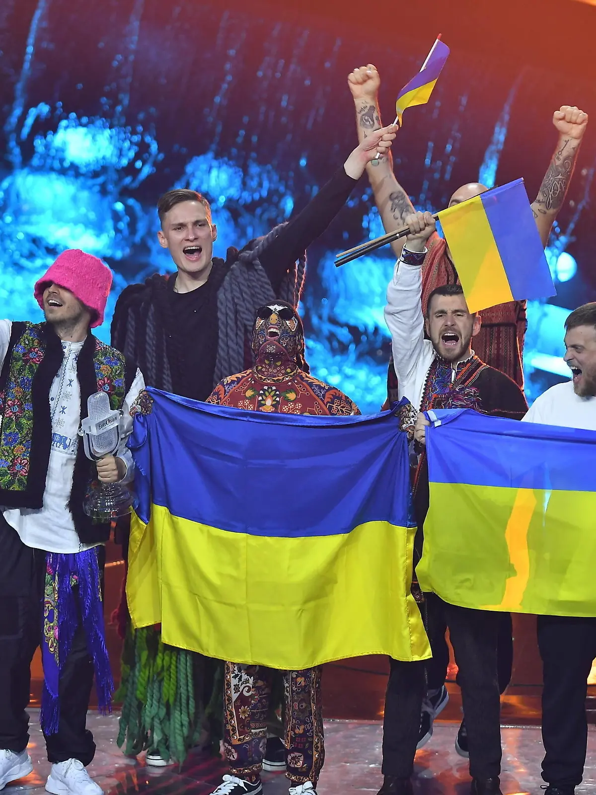 Entertainment Bilder des Tages May 15, 2022, Turin: Kalush Orchestra from Ukraine celebrates after winning the 66th annual Eurovision Song Contest ESC 2022 in Turin, Italy, 15 May 2022. ANSA/ALESSANDRO DI MARCO Turin PUBLICATIONxINxGERxSUIxAUTxONLY - ZUMAa110 20220515_zaf_a110_004 Copyright: xAlessandroxDixMarcox