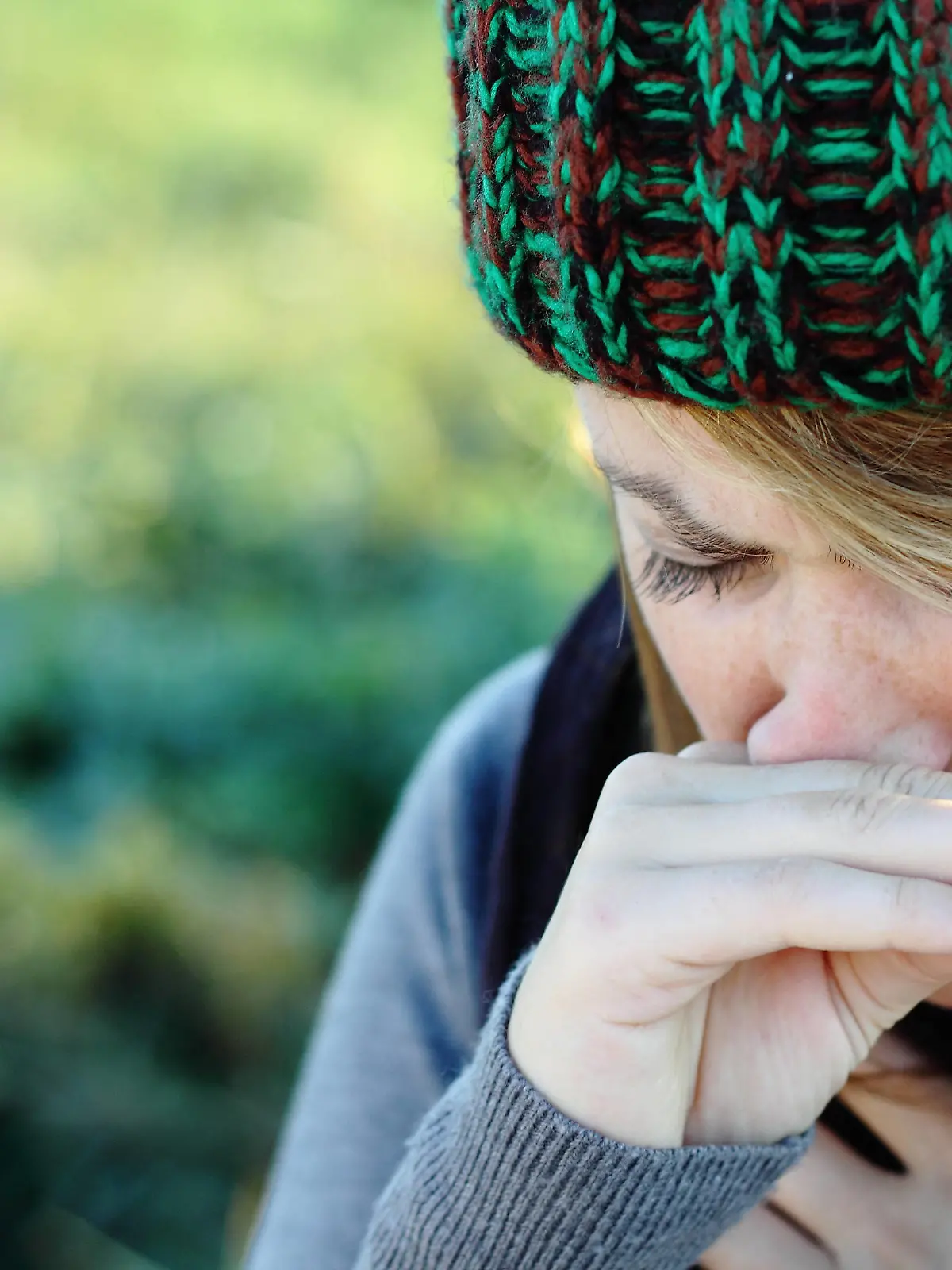 junge frau,frau,allergie,erkältung,niesen *** young woman,woman,allergy,cold virus,sneezing k3u-i3,model released, Symbolfoto