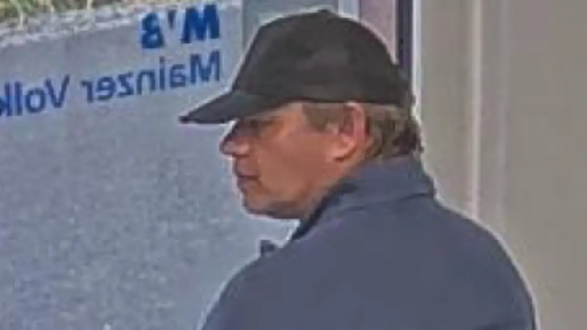 Die Polizei sucht nach diesem Tatverdächtigen.