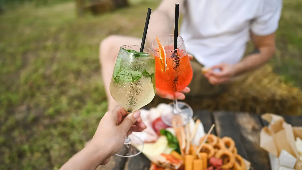 cocktails during outdoor dinner.