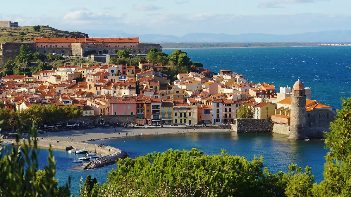 Das zauberhafte Küstendorf Collioure in der Region Pyrénées-Orientales - hier lässt sich der Sommeruraub doch aushalten, oder?!