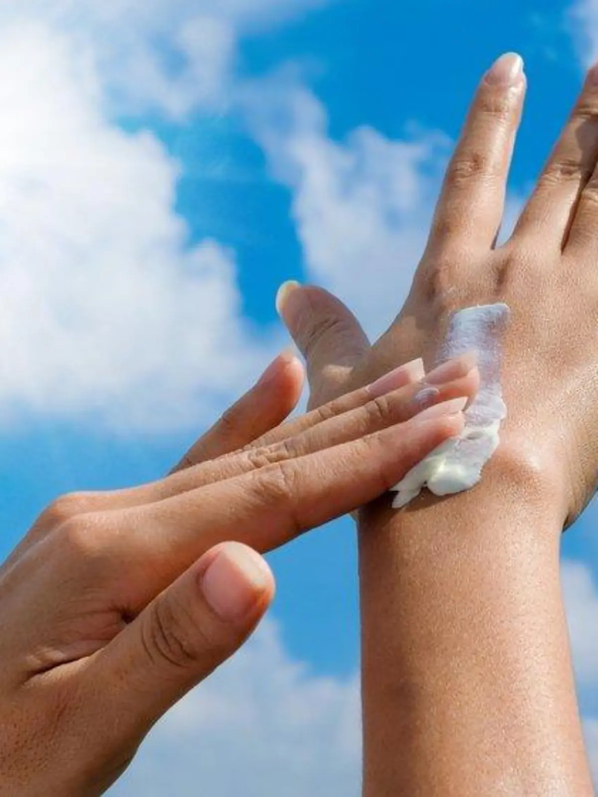 Sonnencreme selbst herstellen? Dermatologin rät ab
