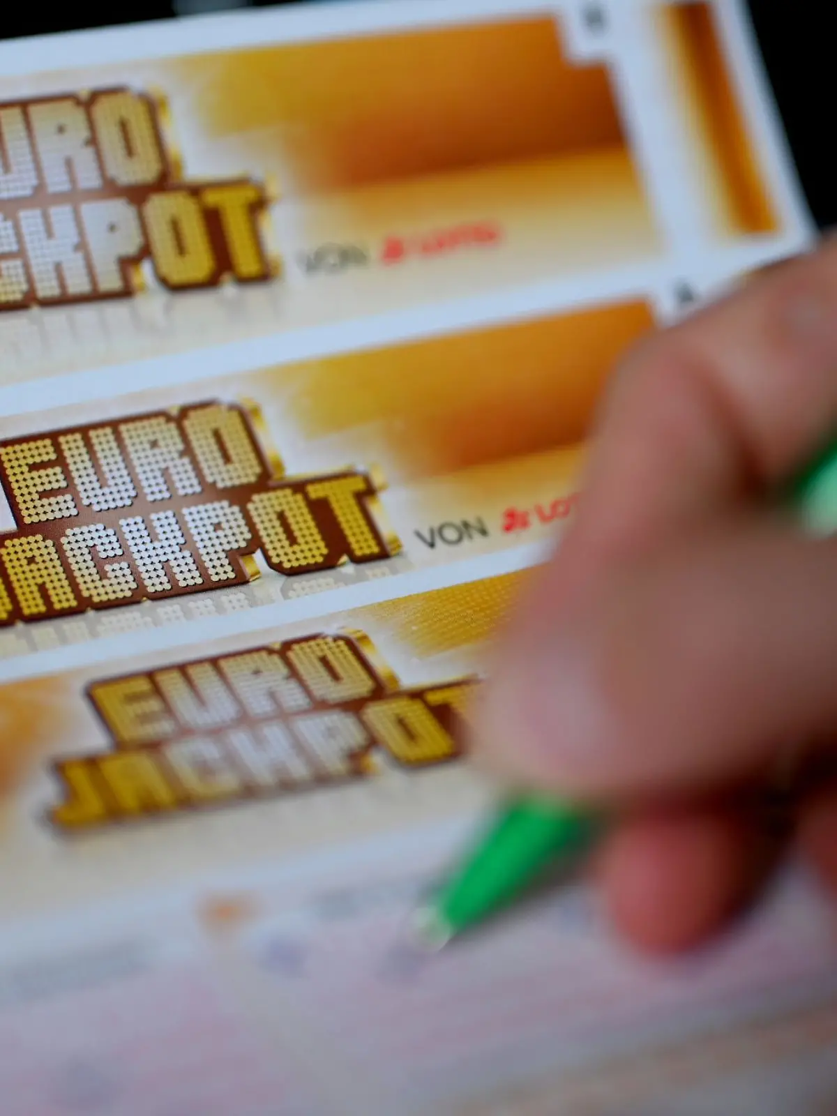 Bild zu: "Deutscher knackt den Eurojackpot! "
