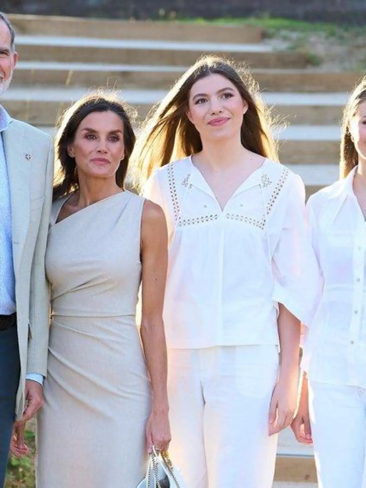 Spanische Royals: Sommerlicher Auftritt in beige und weiß