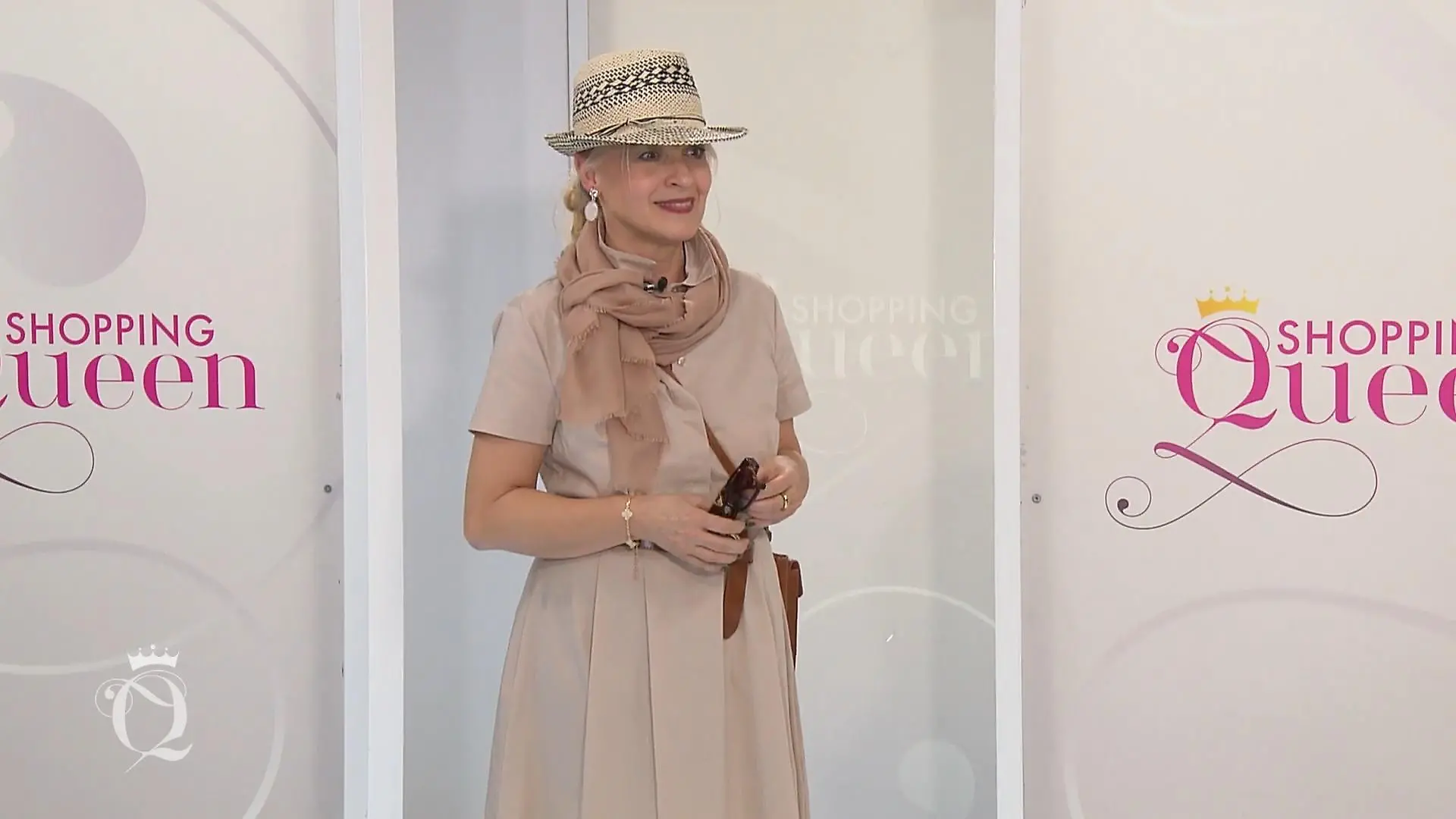 Heike präsentiert ihren Safari-Look Guido ist begeistert