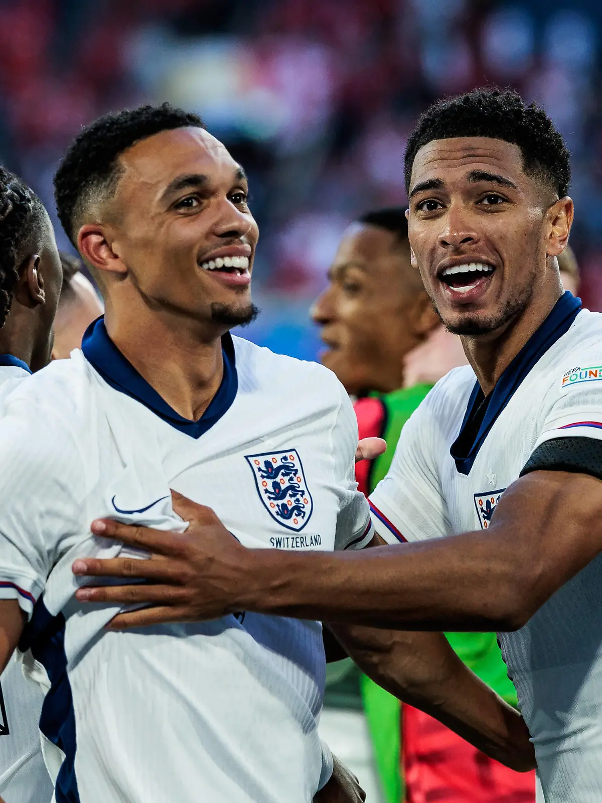 UEFA EURO, EM, Europameisterschaft,Fussball 2024: England - Schweiz 06.07.2024 Jubel bei den Engländern nach dem Sieg im Elfmeterschießen Trent Alexander-Arnold England, 8, Jude Bellingham England, 10 UEFA EURO 2024: England - Schweiz Düsseldorf Arena, Düsseldorf am 06.07.2024 *** UEFA EURO 2024 England Switzerland 06 07 2024 England celebrate after winning the penalty shoot-out Trent Alexander Arnold England, 8 , Jude Bellingham England, 10 UEFA EURO 2024 England Switzerland Düsseldorf Arena, Düsseldorf on 06 07 2024 Copyright: xBEAUTIFULxSPORTS/Wunderlx