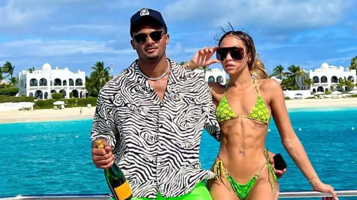 Deshaun Watson (27) und seine Partnerin Jilly Anais (27) liegen sich in den Armen