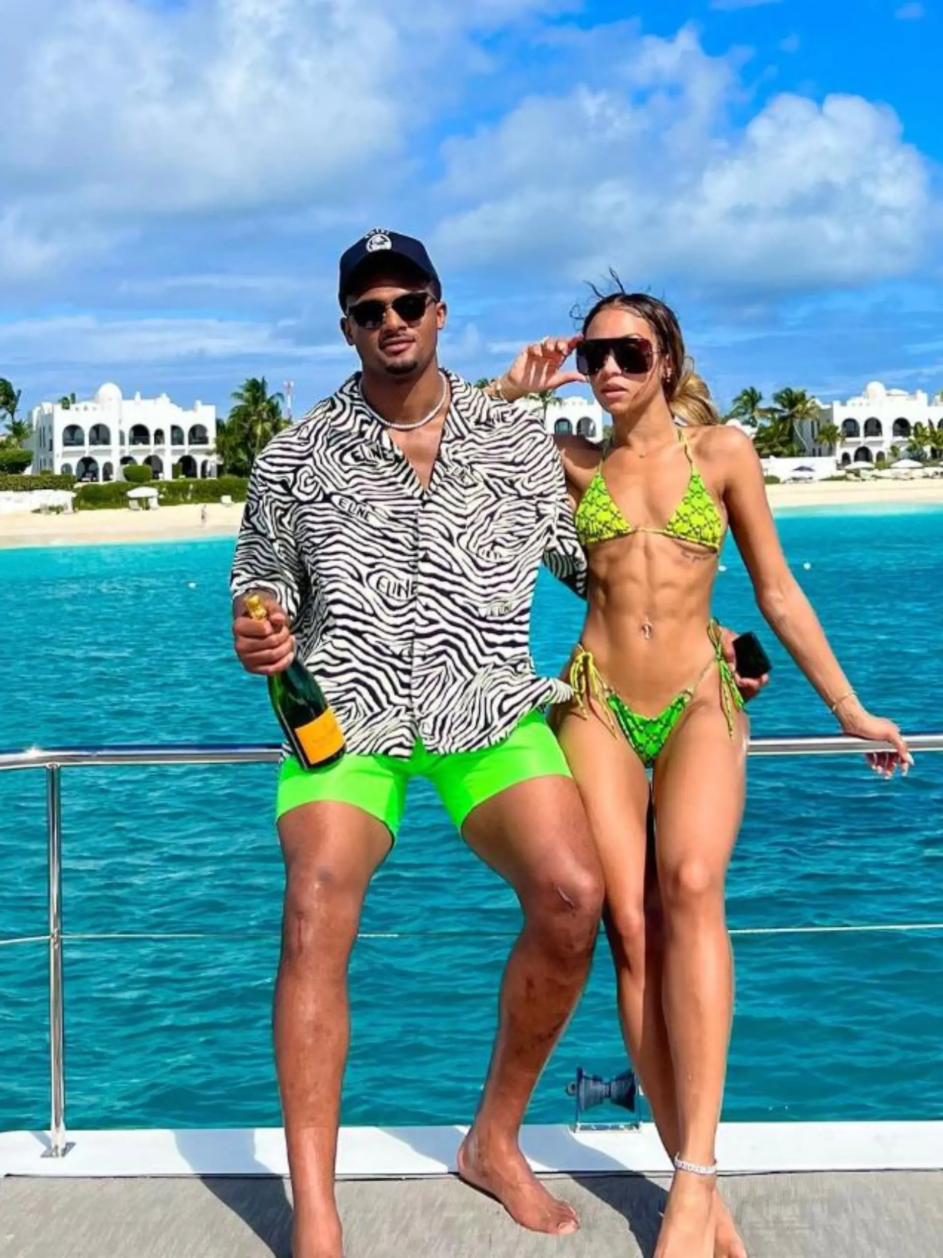Deshaun Watson (27) und seine Partnerin Jilly Anais (27) liegen sich in den Armen