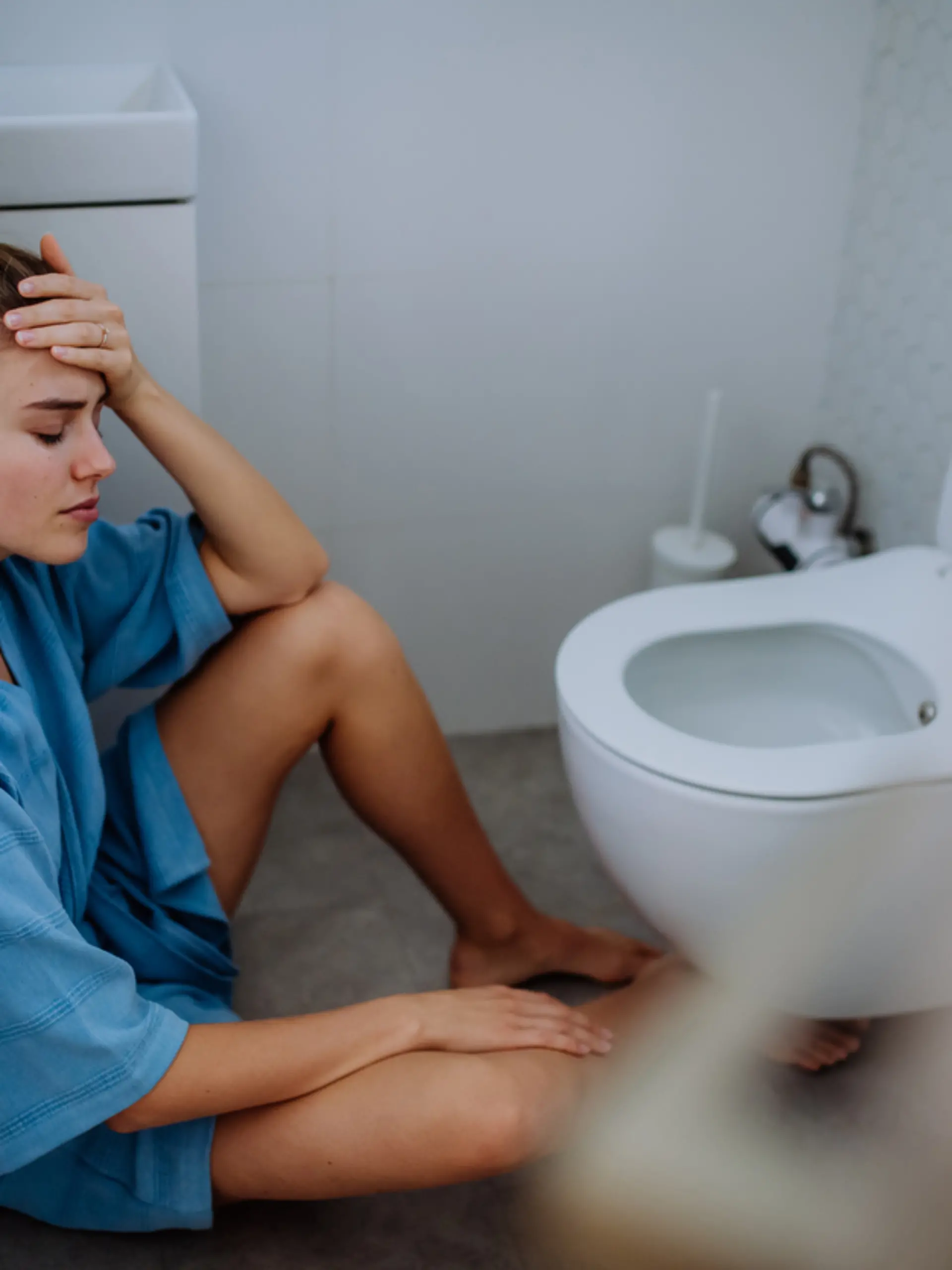 Viele Frauen kämpfen in der Schwangerschaft mit Übelkeit und Schwindel. Was dagegen hilft, verrät Frauenärztin Dr. Bildau.