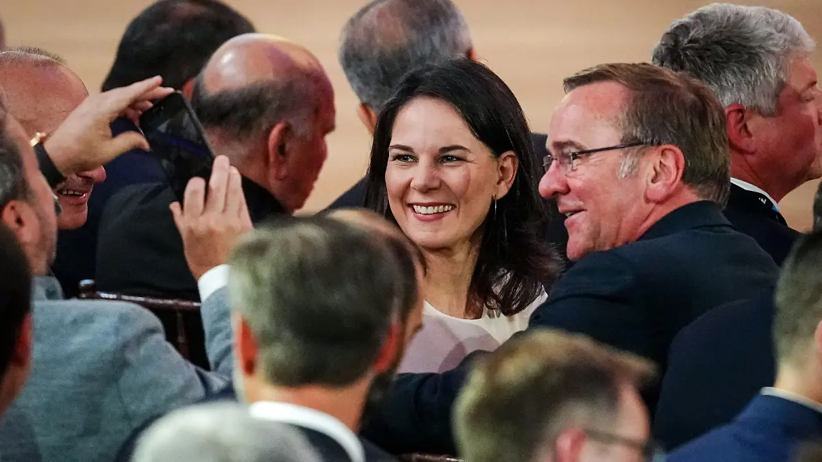Außenministerin Annalena Baerbock nimmt derzeit am Jubiläumsgipfel der Nato in Washington teil. In einem CNN-Interview erklärt sie, nicht erneut die Kanzlerkandidatur der Grünen anzustreben.